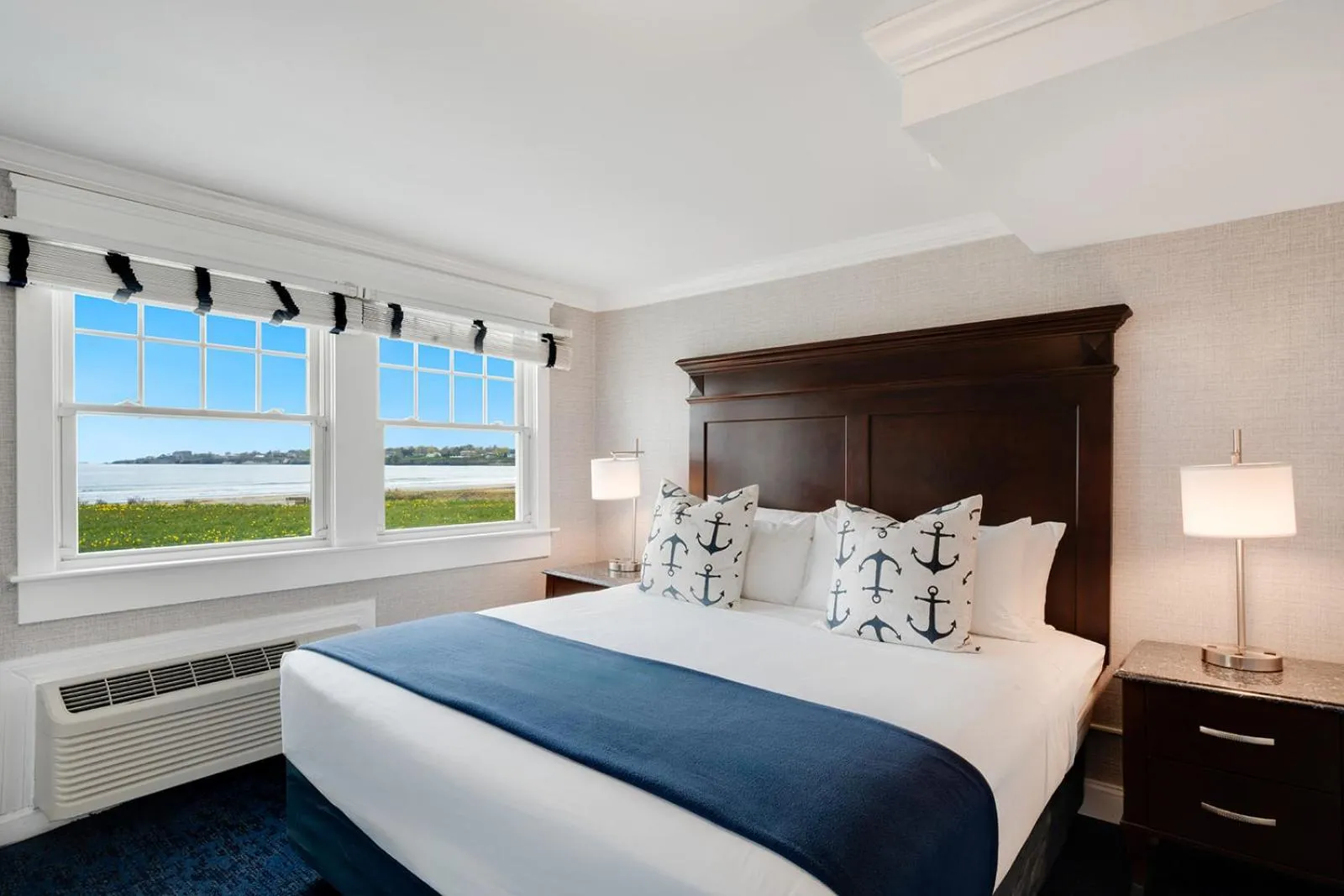 Bedroom, Bed in Newport Beach Hotel & Suites