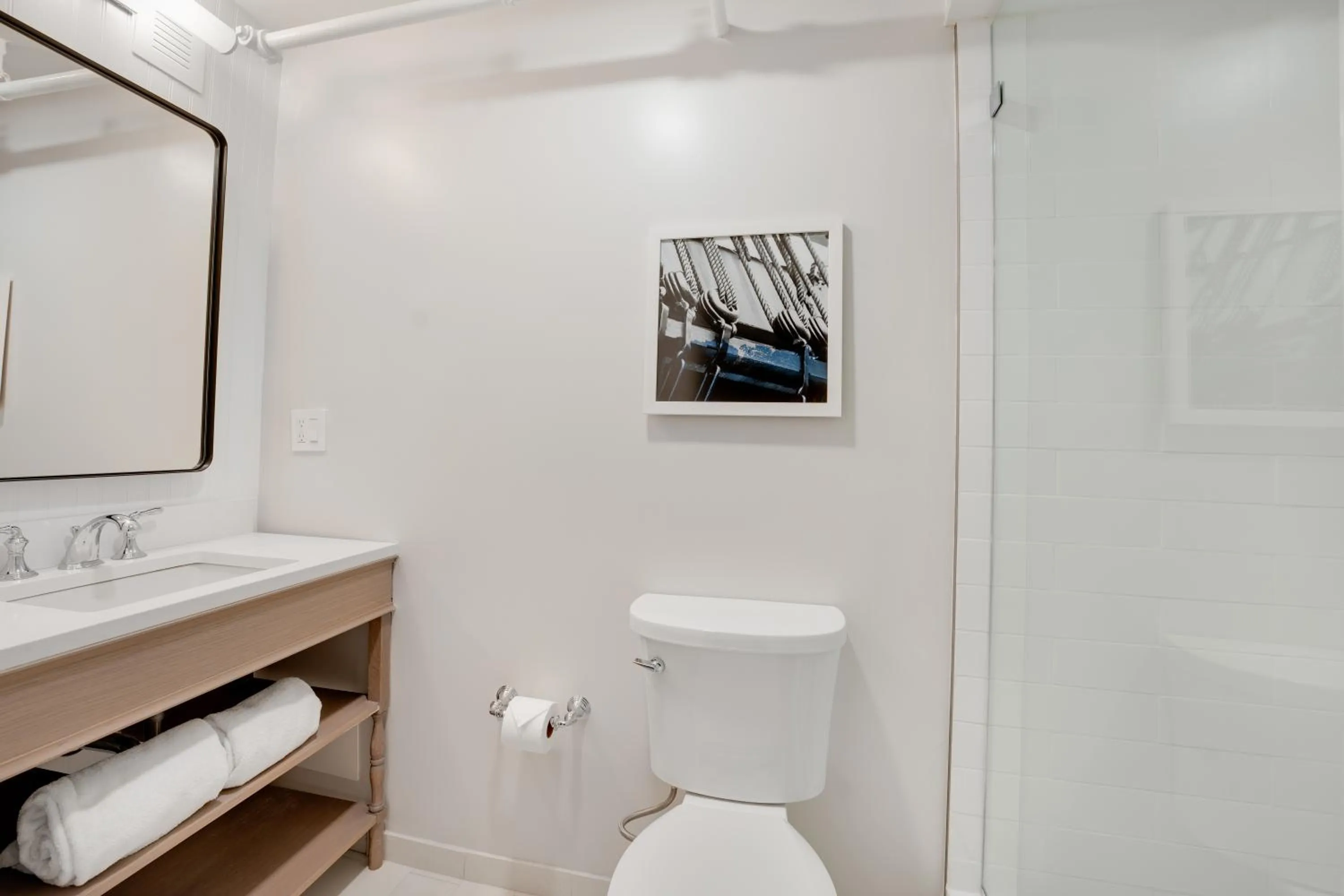 Toilet in Newport Beach Hotel & Suites