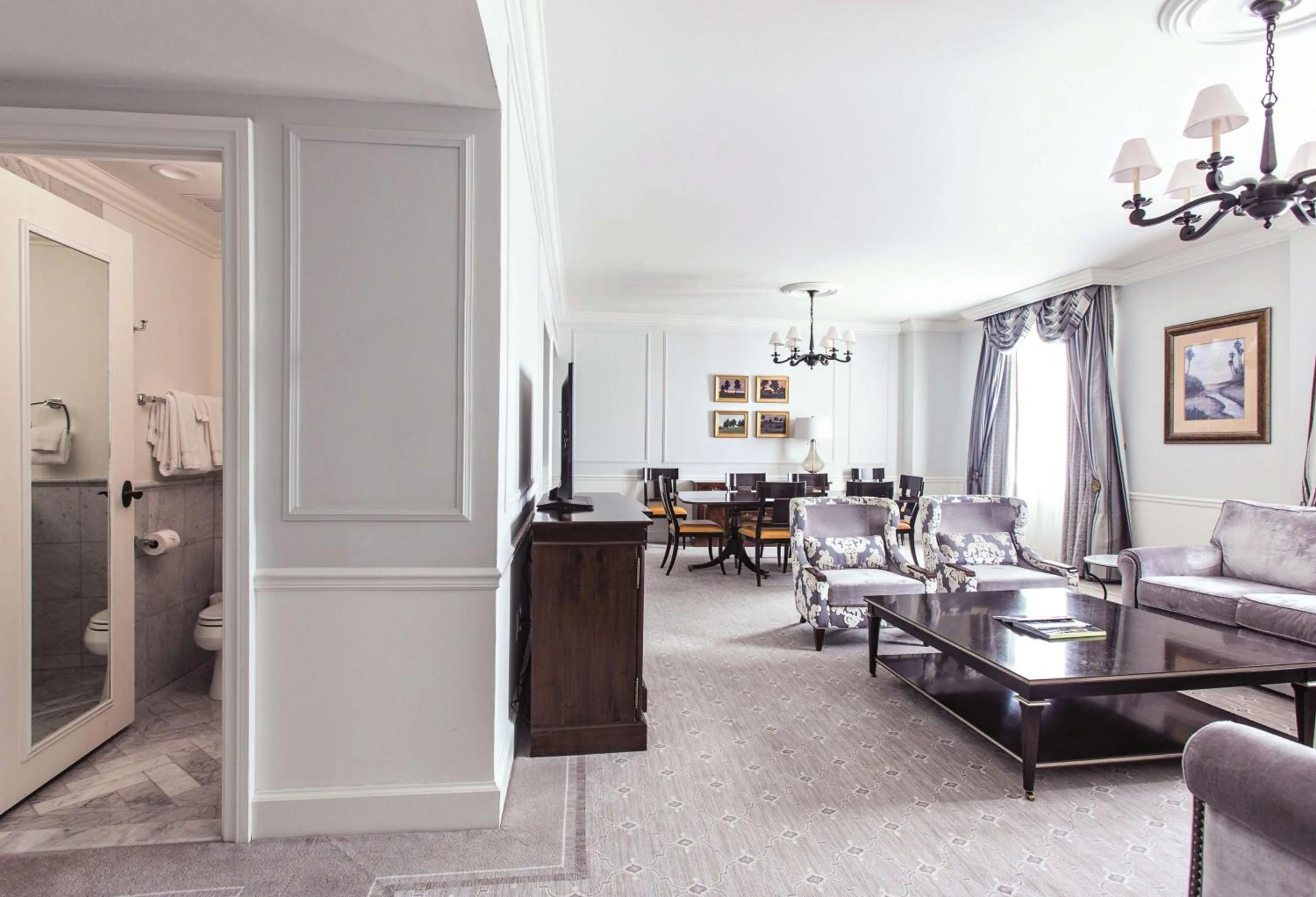 Photo of the whole room in The Charleston Place