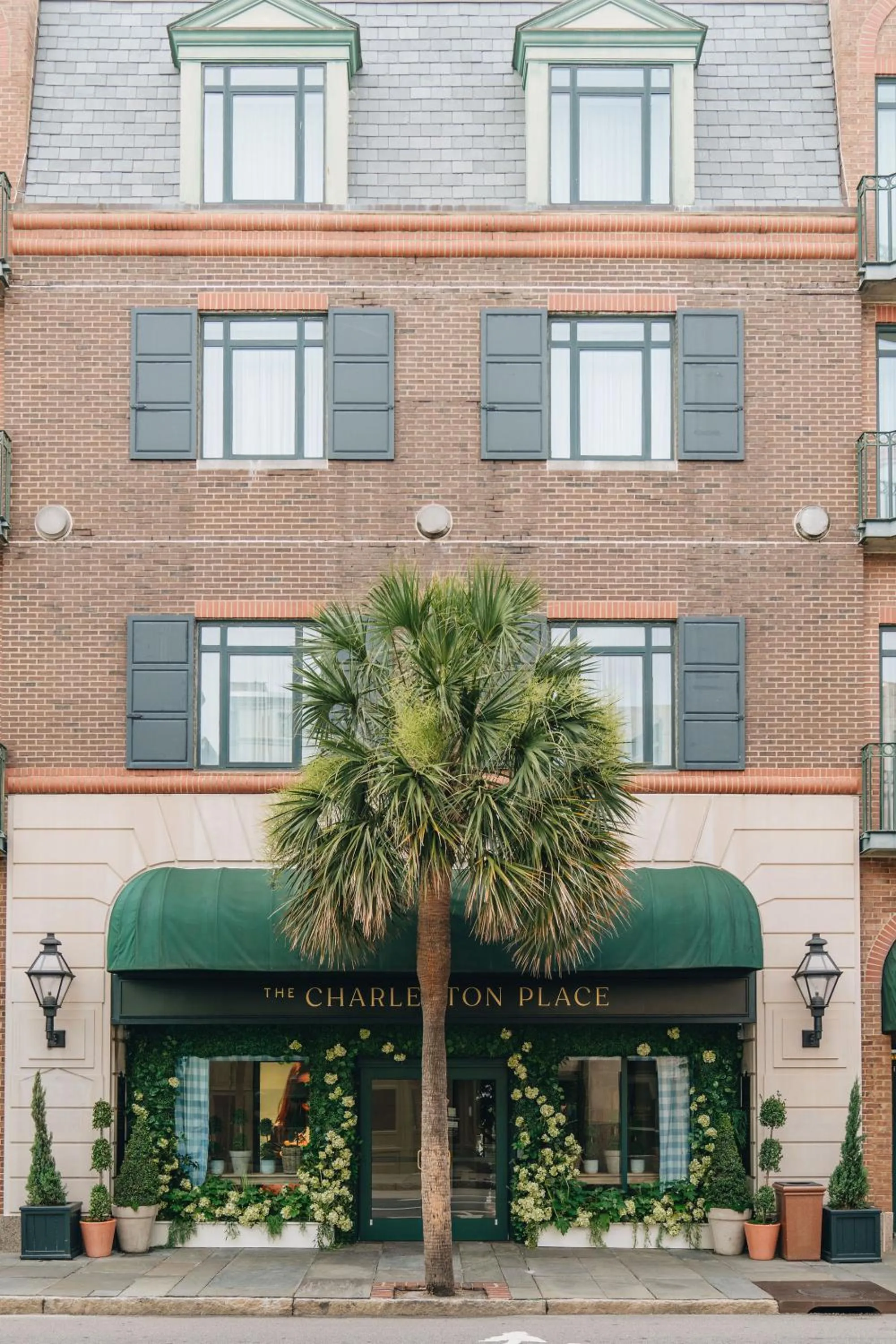 Facade/entrance in The Charleston Place