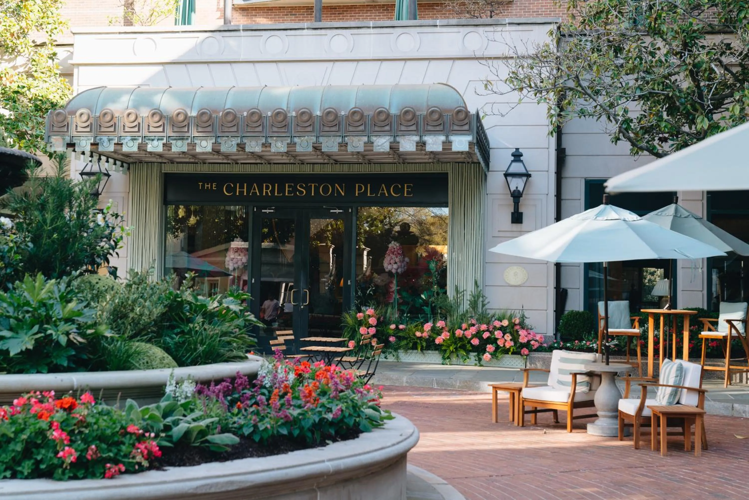 Facade/entrance in The Charleston Place