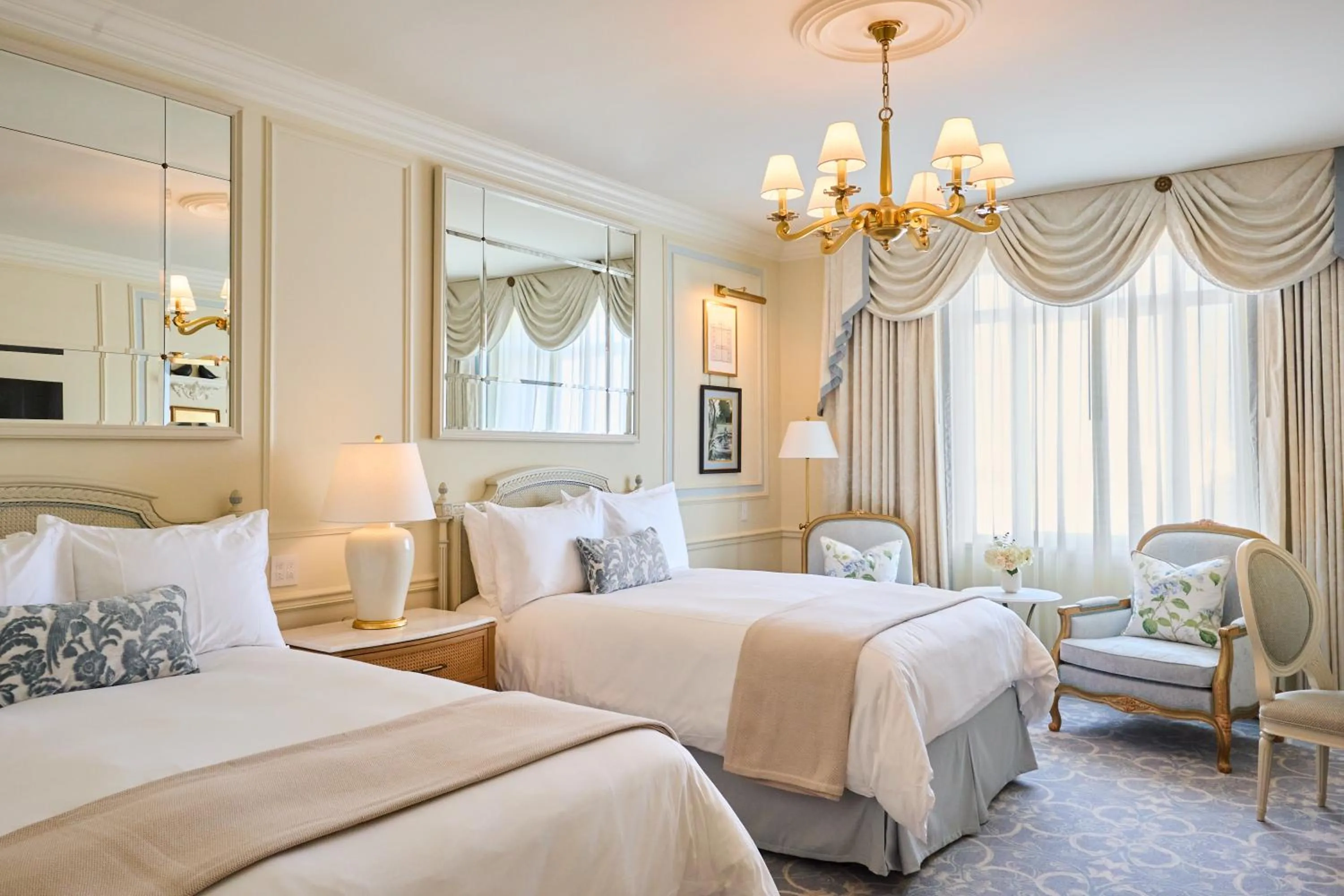 Photo of the whole room, Bed in The Charleston Place