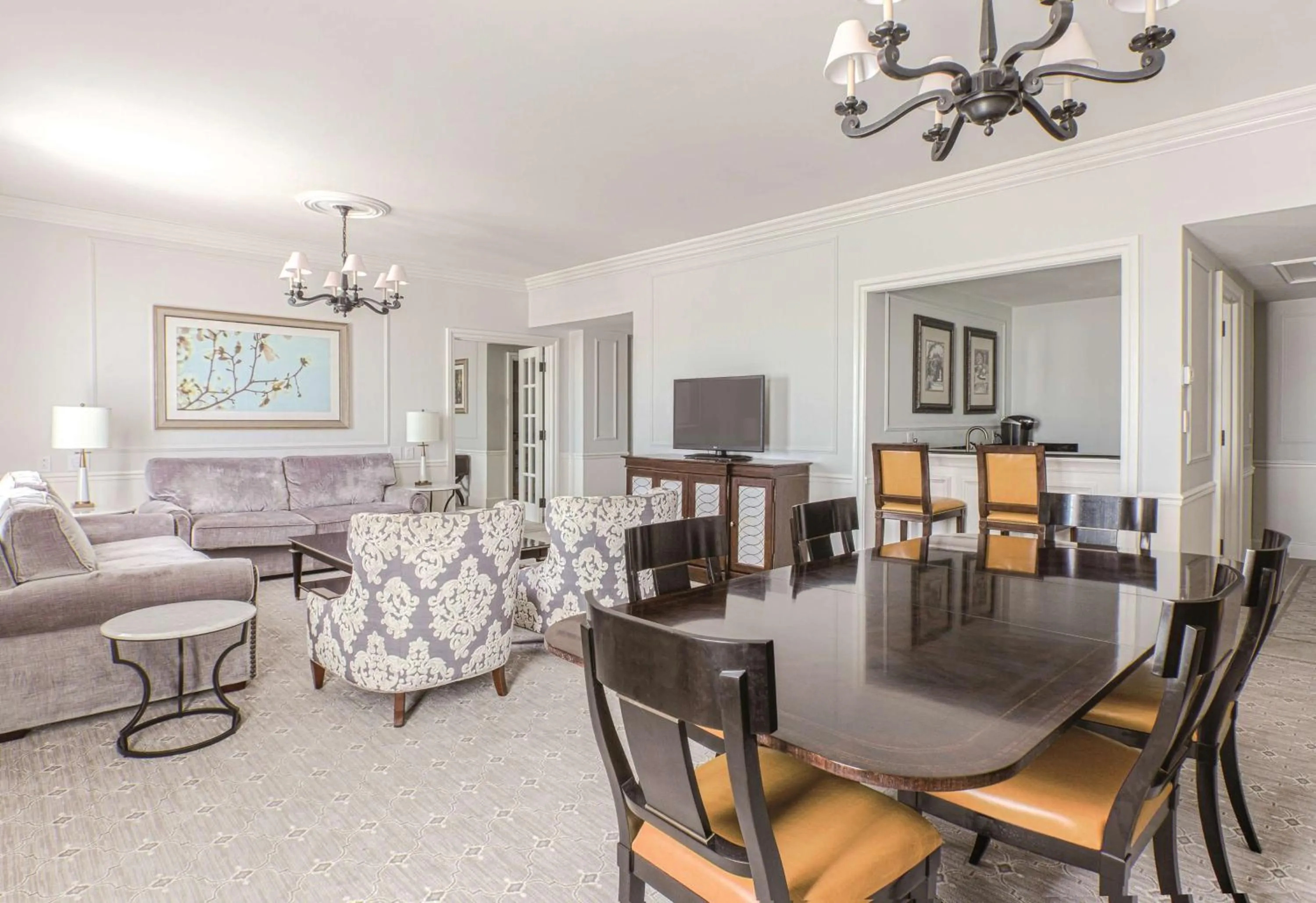 Photo of the whole room in The Charleston Place