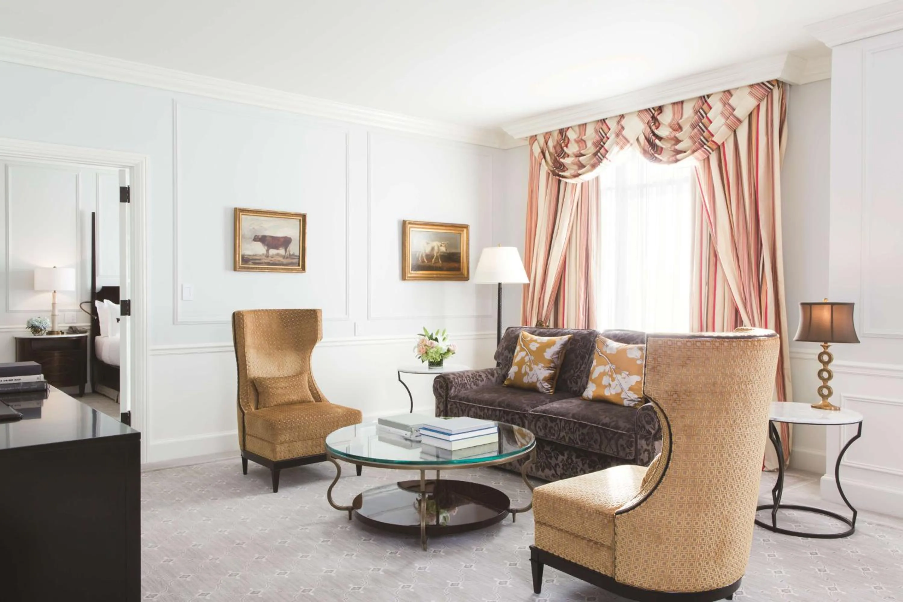 Photo of the whole room in The Charleston Place