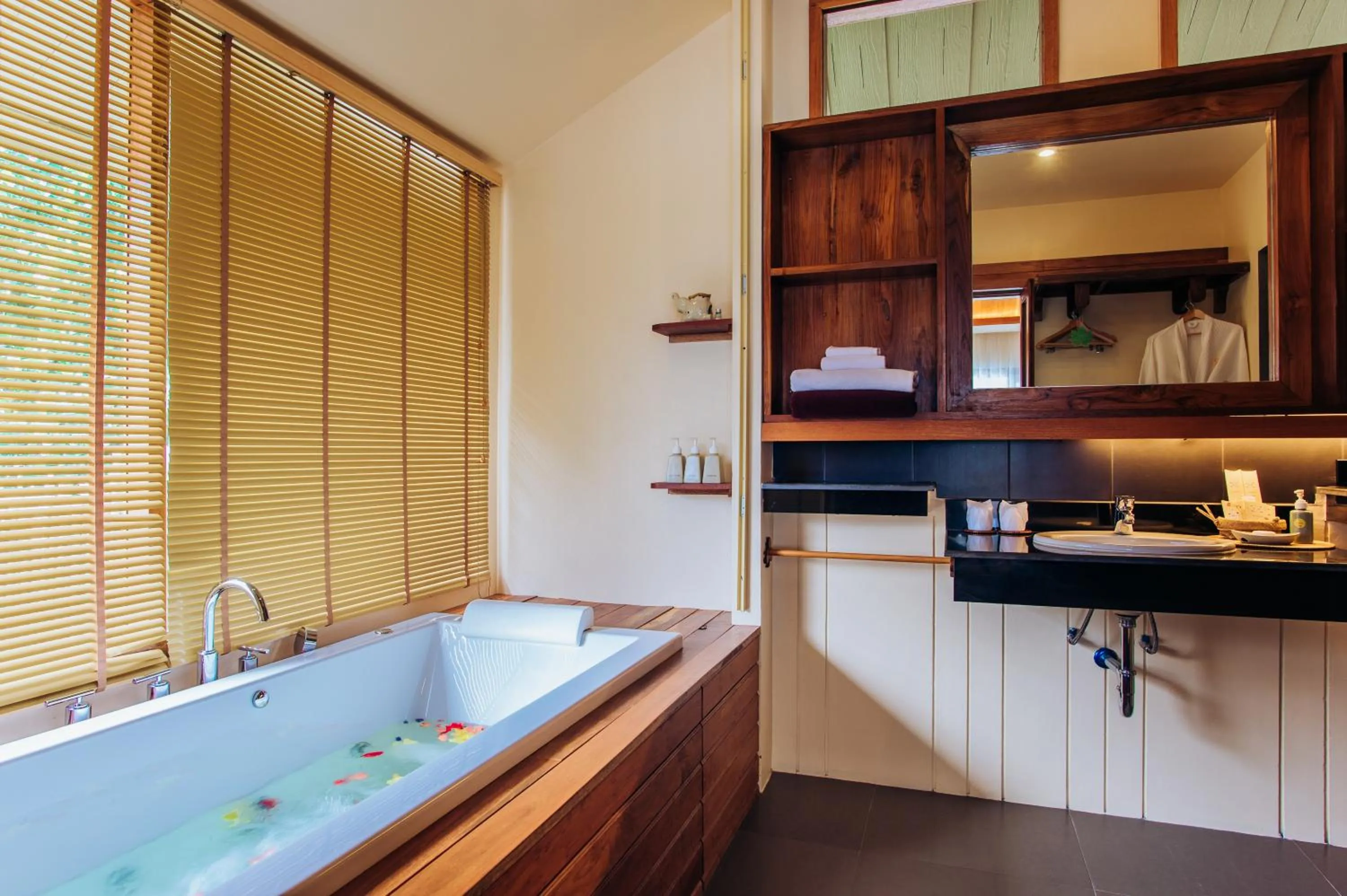 Shower in Koh Yao Yai Hillside Resort