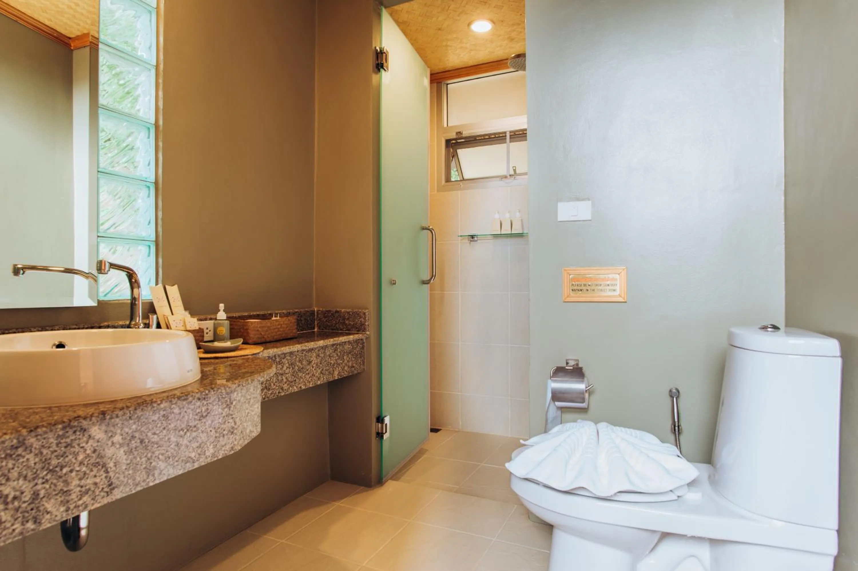 Toilet in Koh Yao Yai Hillside Resort