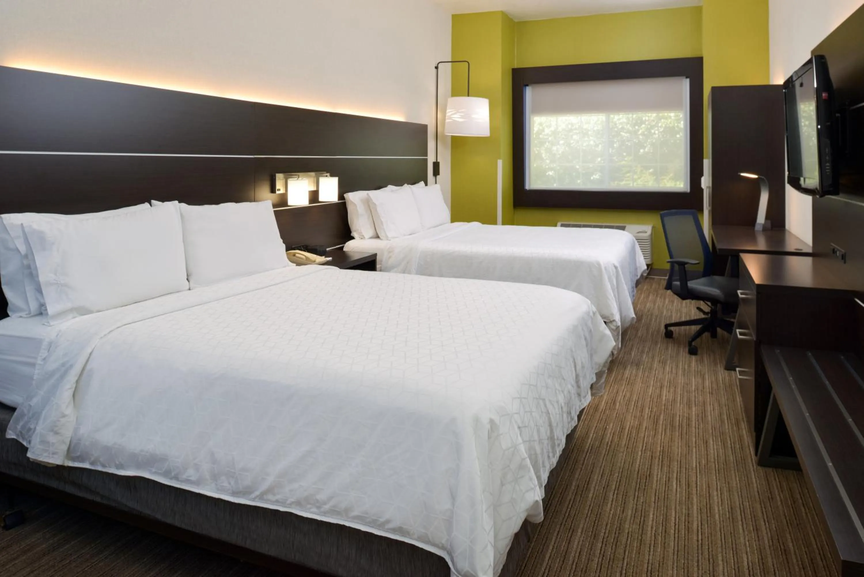 Bed in Holiday Inn Express Madera by IHG
