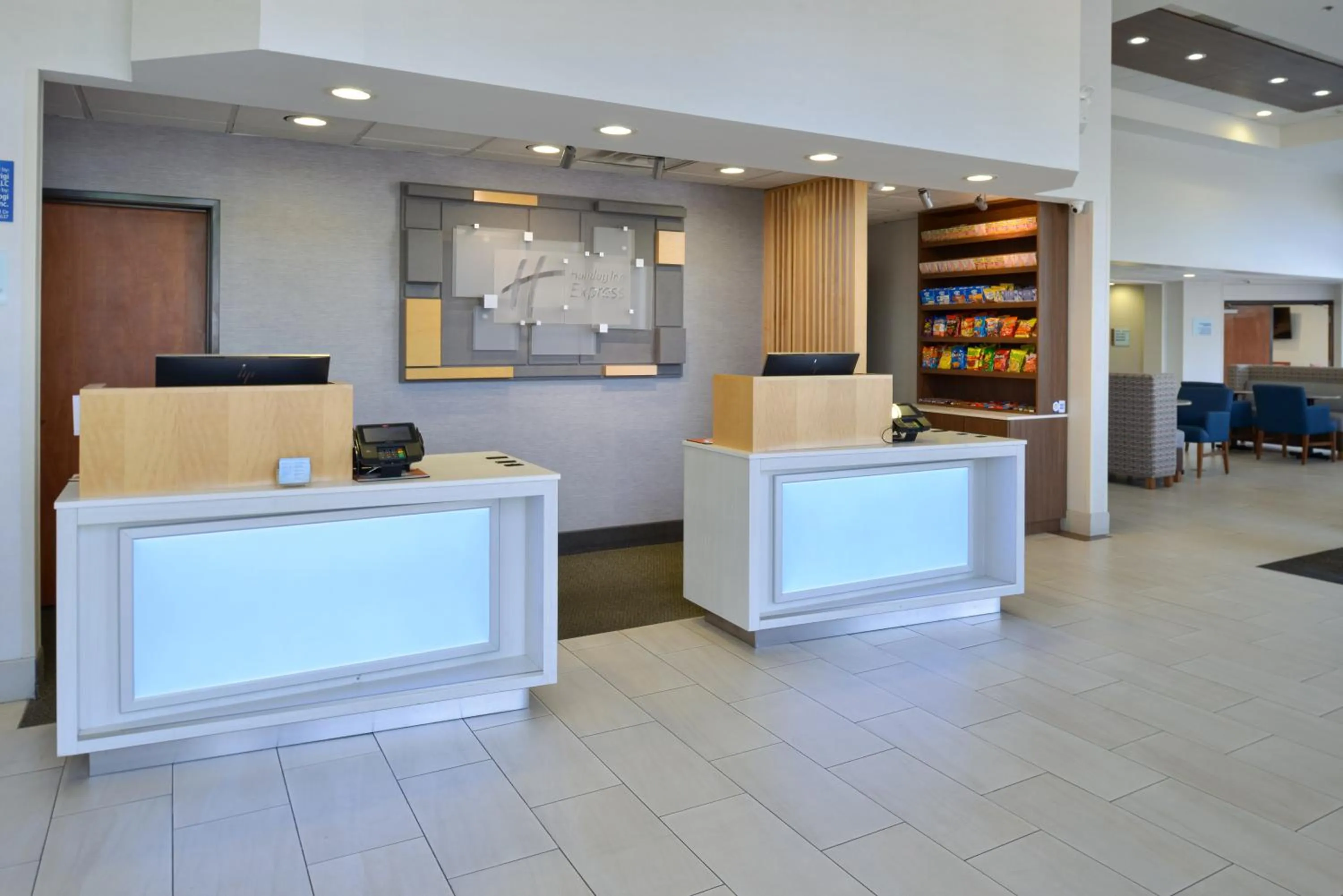 Lobby or reception in Holiday Inn Express Madera by IHG