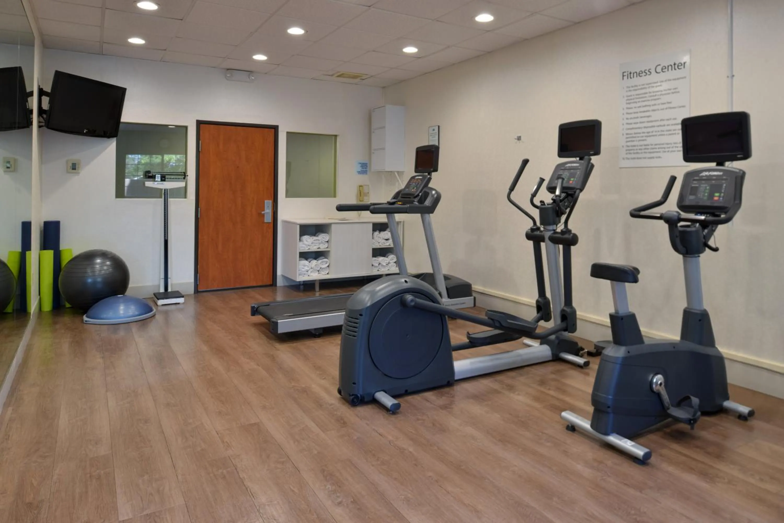 Fitness centre/facilities in Holiday Inn Express Madera by IHG