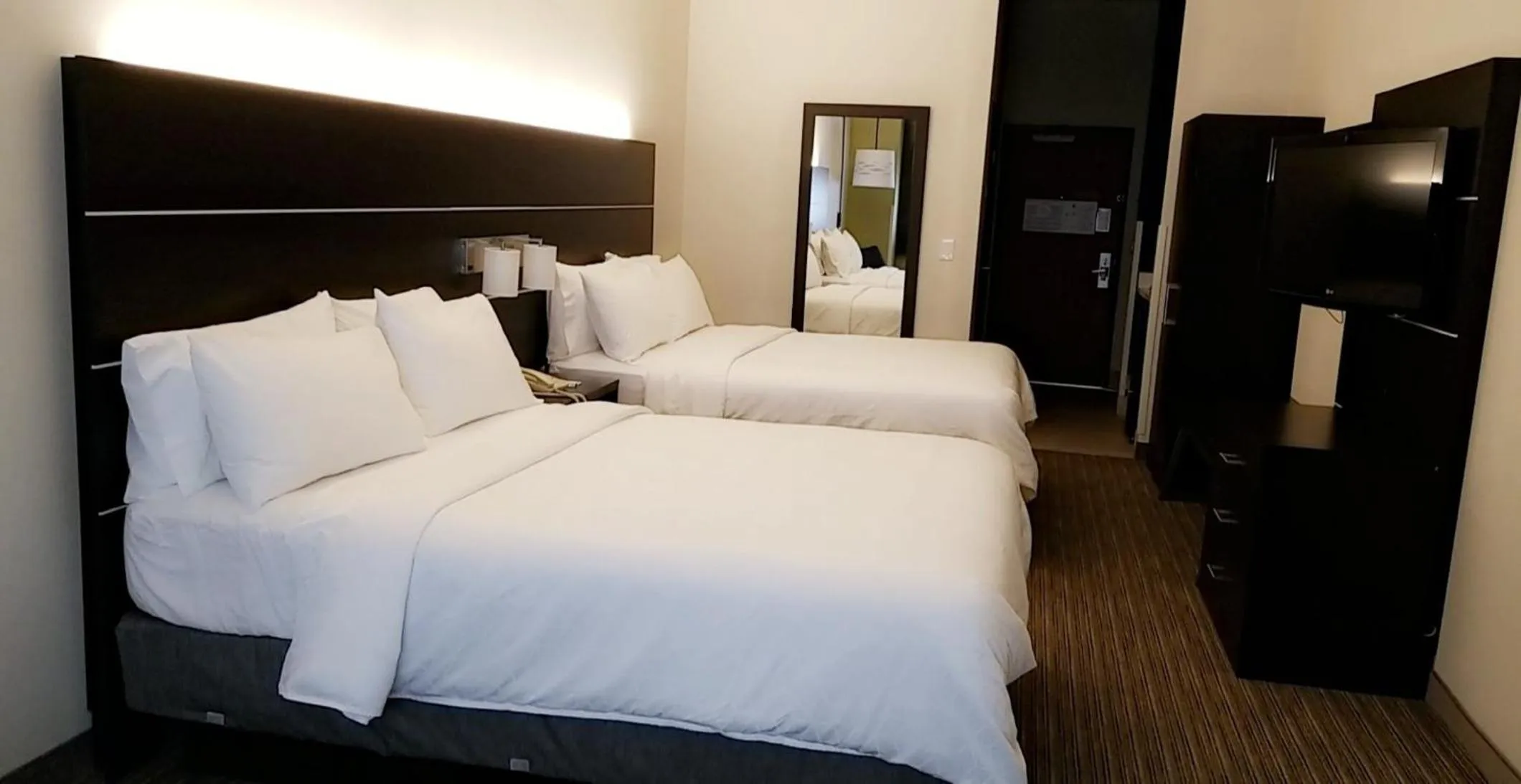 Photo of the whole room, Bed in Holiday Inn Express Madera by IHG