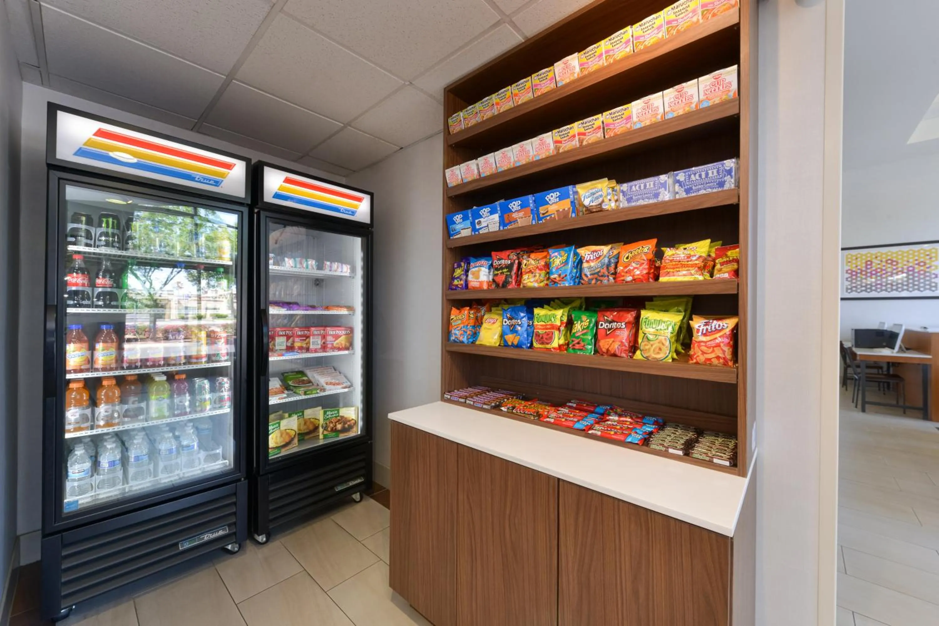 Supermarket/grocery shop in Holiday Inn Express Madera by IHG