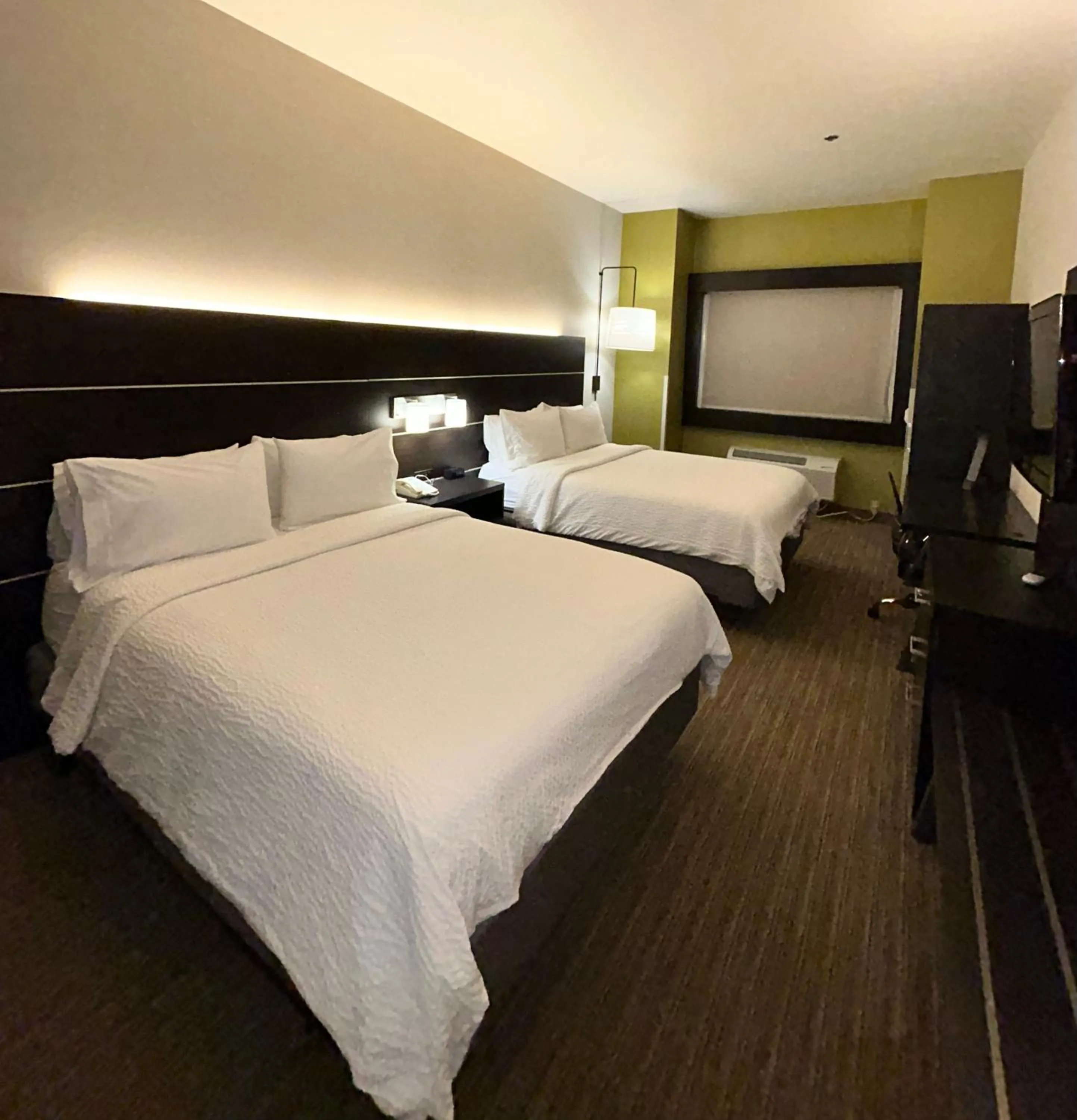 Bed in Holiday Inn Express Madera by IHG