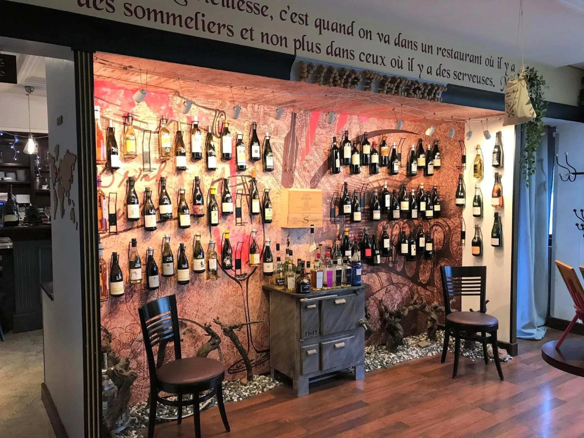 Alcoholic drinks in L'Auberg'ine - Maison Glenn Anna