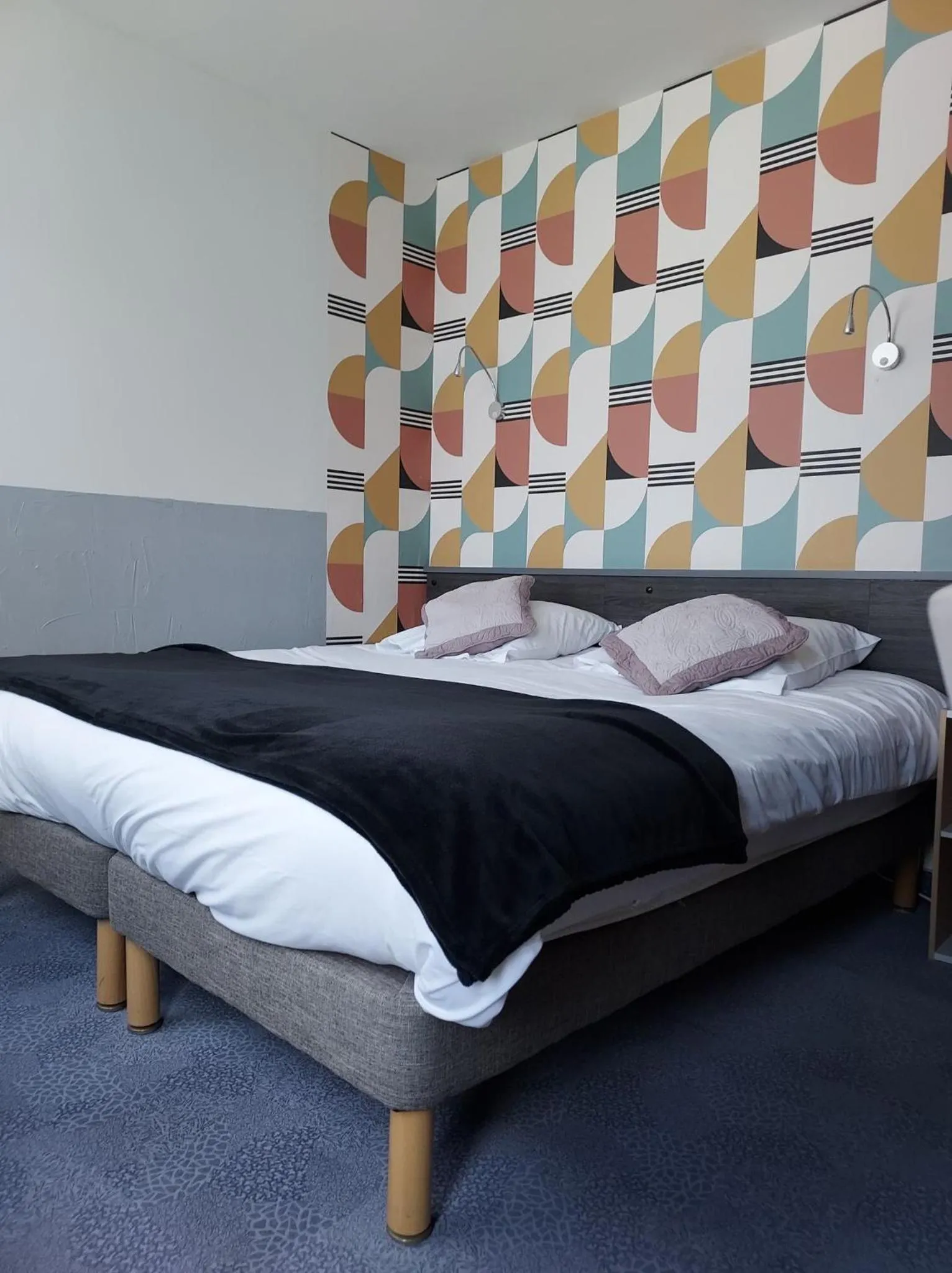 Photo of the whole room, Bed in L'Auberg'ine - Maison Glenn Anna