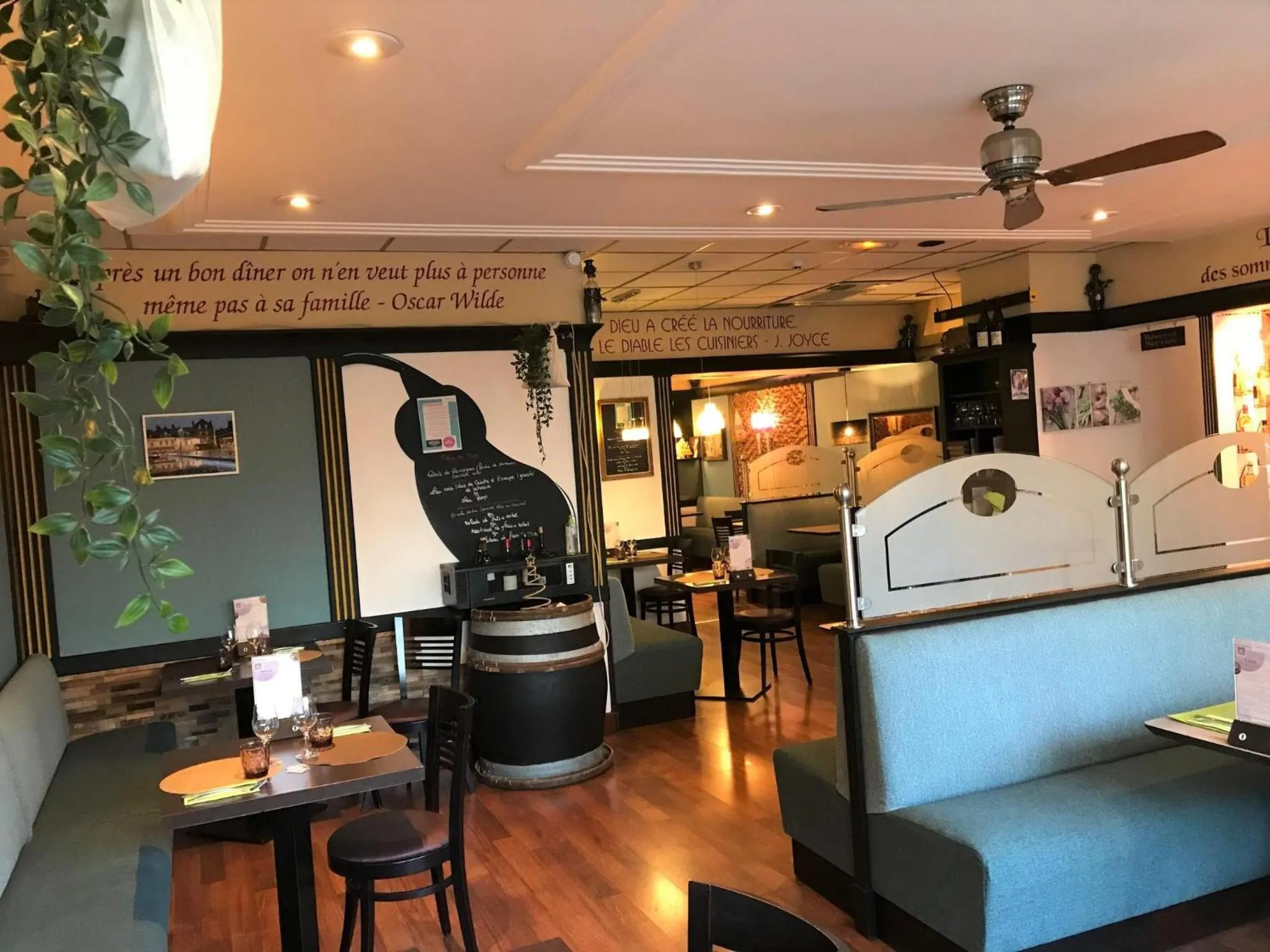 Restaurant/places to eat in L'Auberg'ine - Maison Glenn Anna