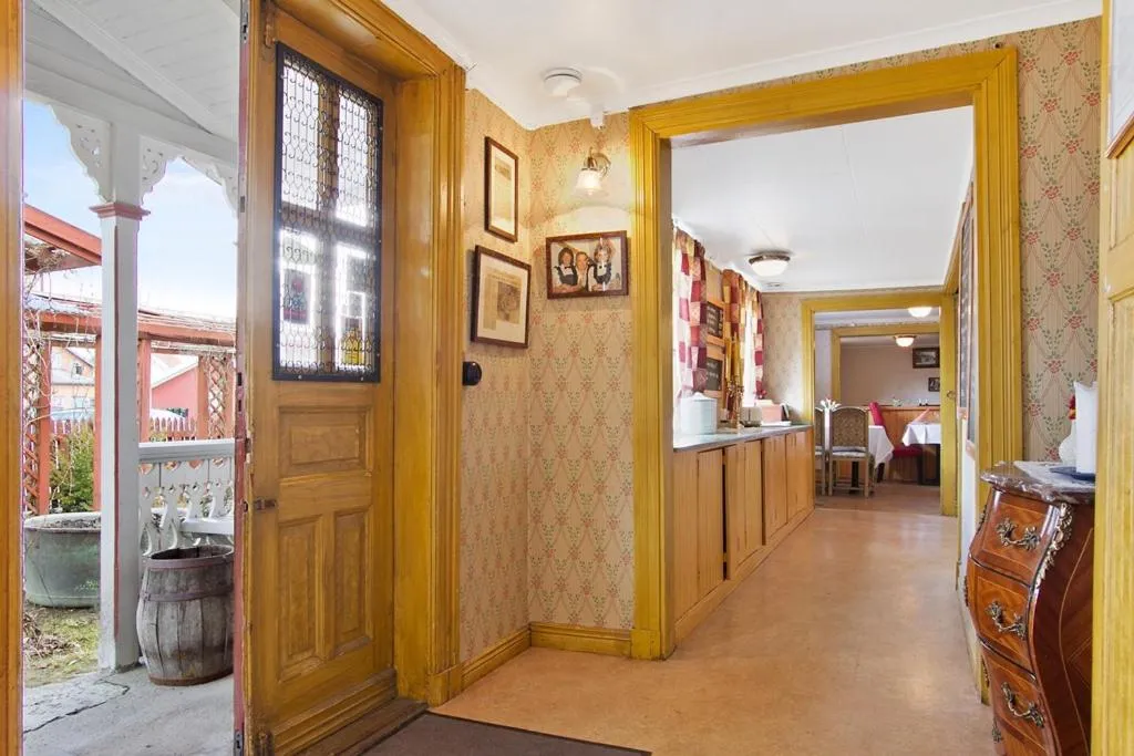 Decorative detail in Hotell Mikaelsgården