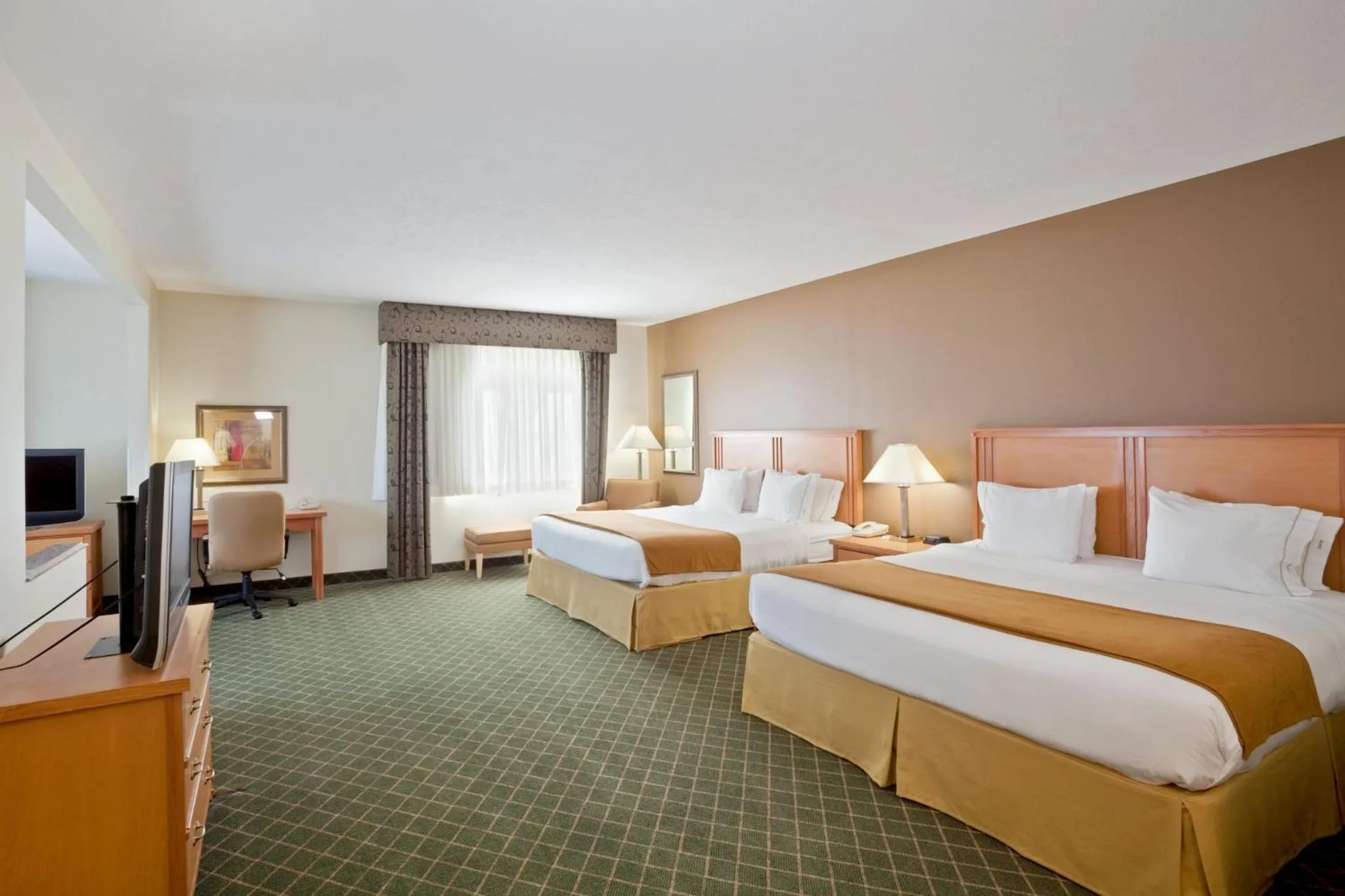 Photo of the whole room, Bed in Holiday Inn Express Hotel & Suites Lincoln South by IHG