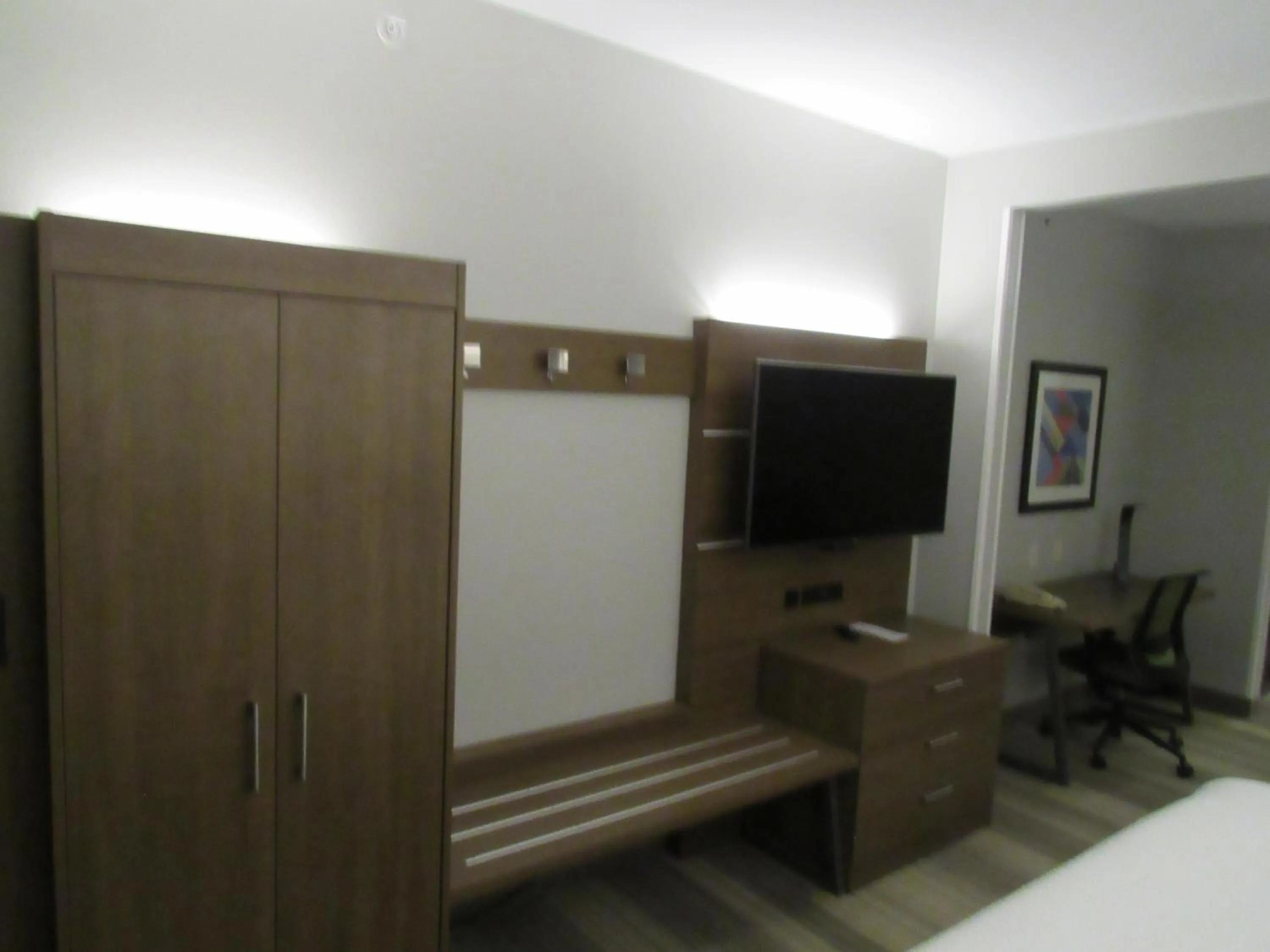 View (from property/room), Bed in Holiday Inn Express Hotel & Suites Lincoln South by IHG