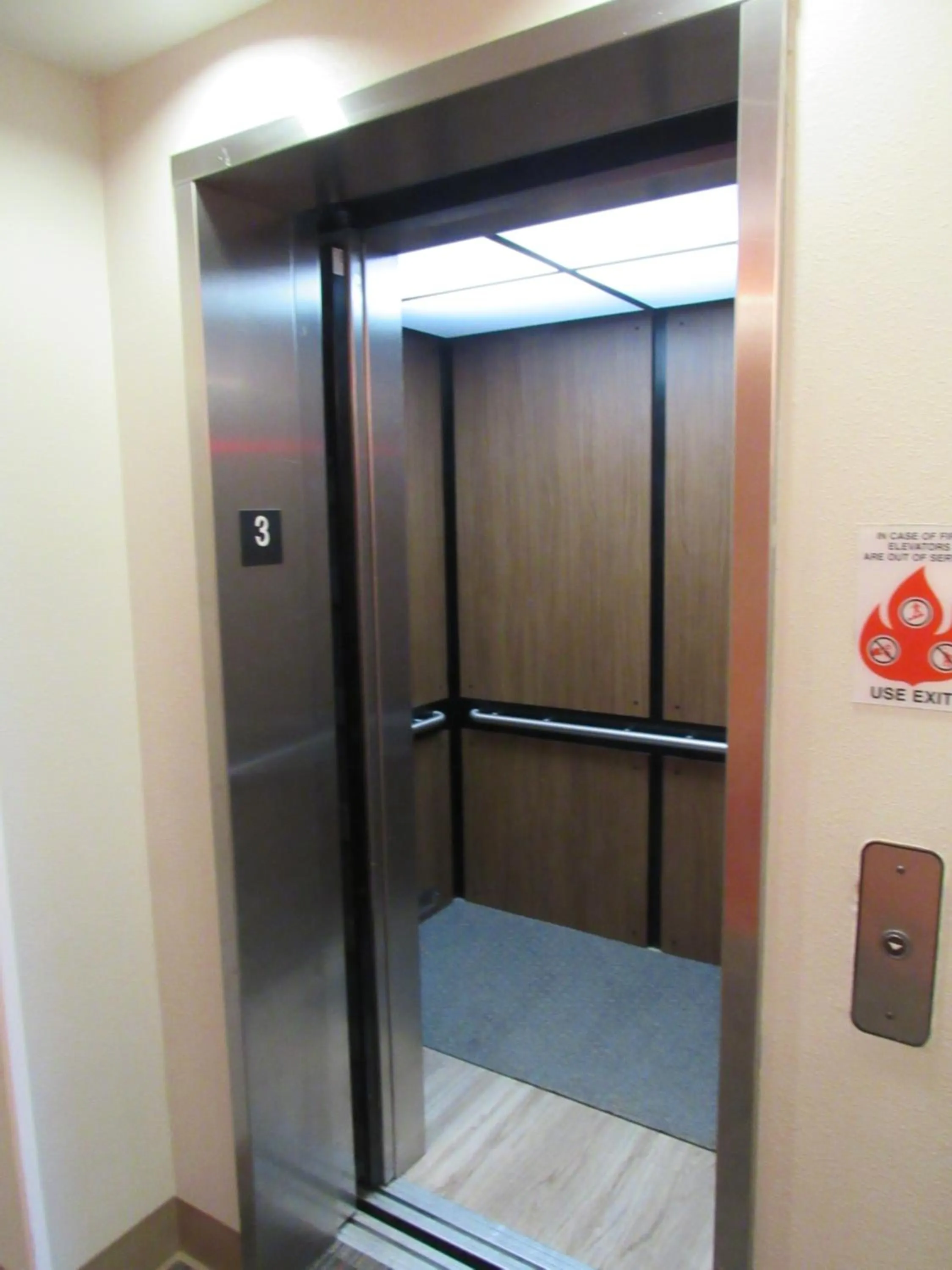 elevator in Holiday Inn Express Hotel & Suites Lincoln South by IHG