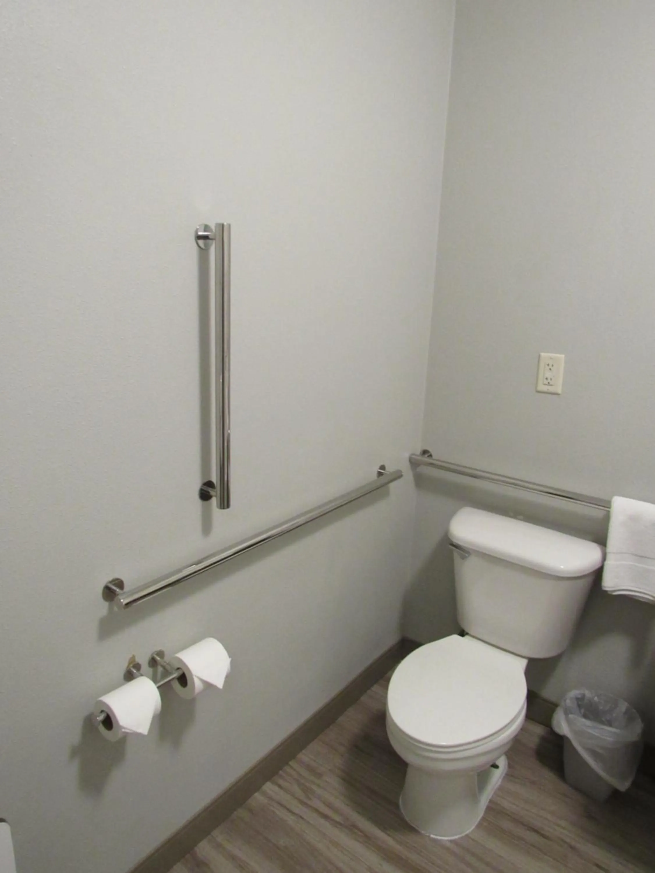 Bathroom in Holiday Inn Express Hotel & Suites Lincoln South by IHG
