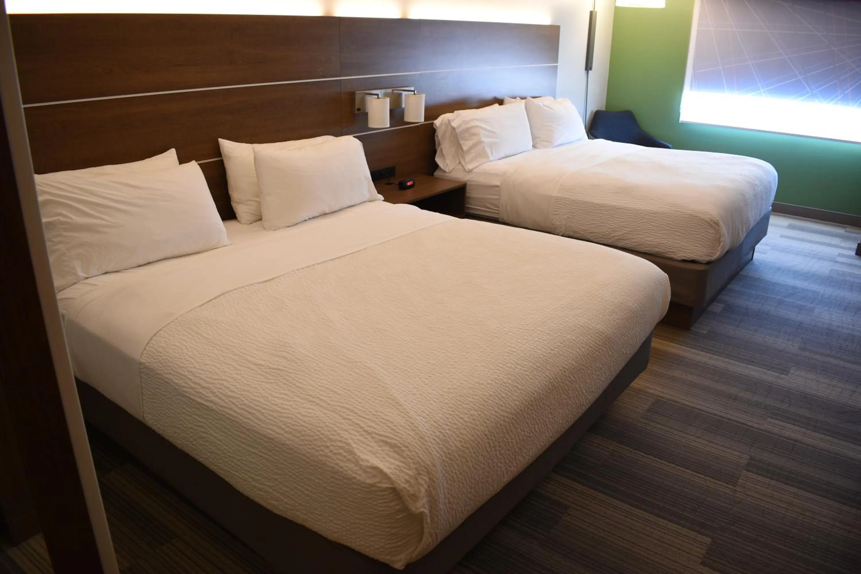 Bed in Holiday Inn Express Hotel & Suites Lincoln South by IHG