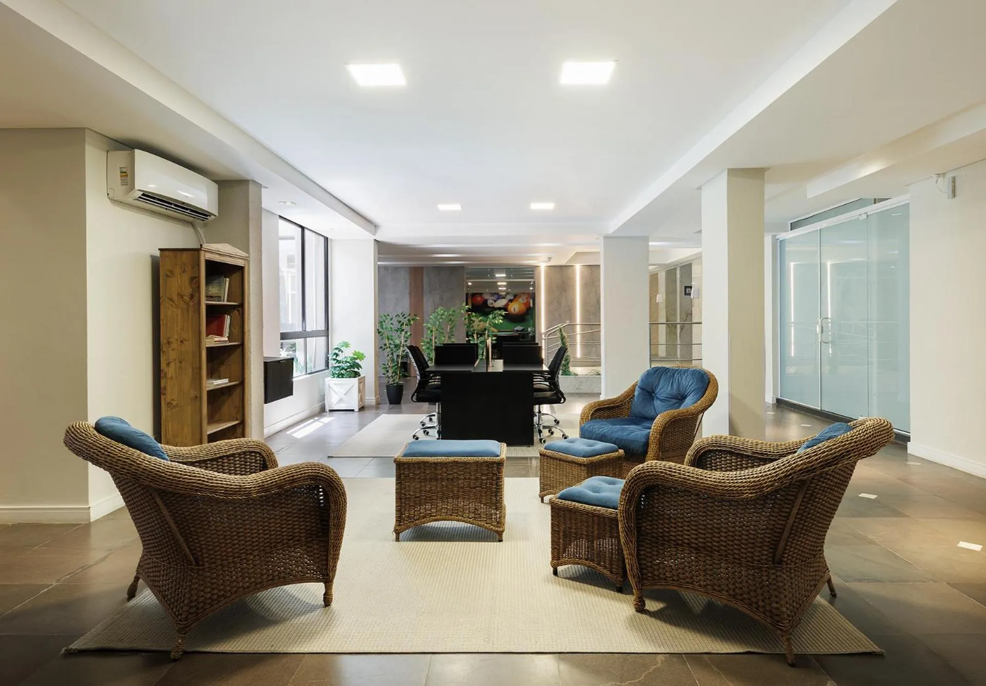 Seasons in Miramar Hotel