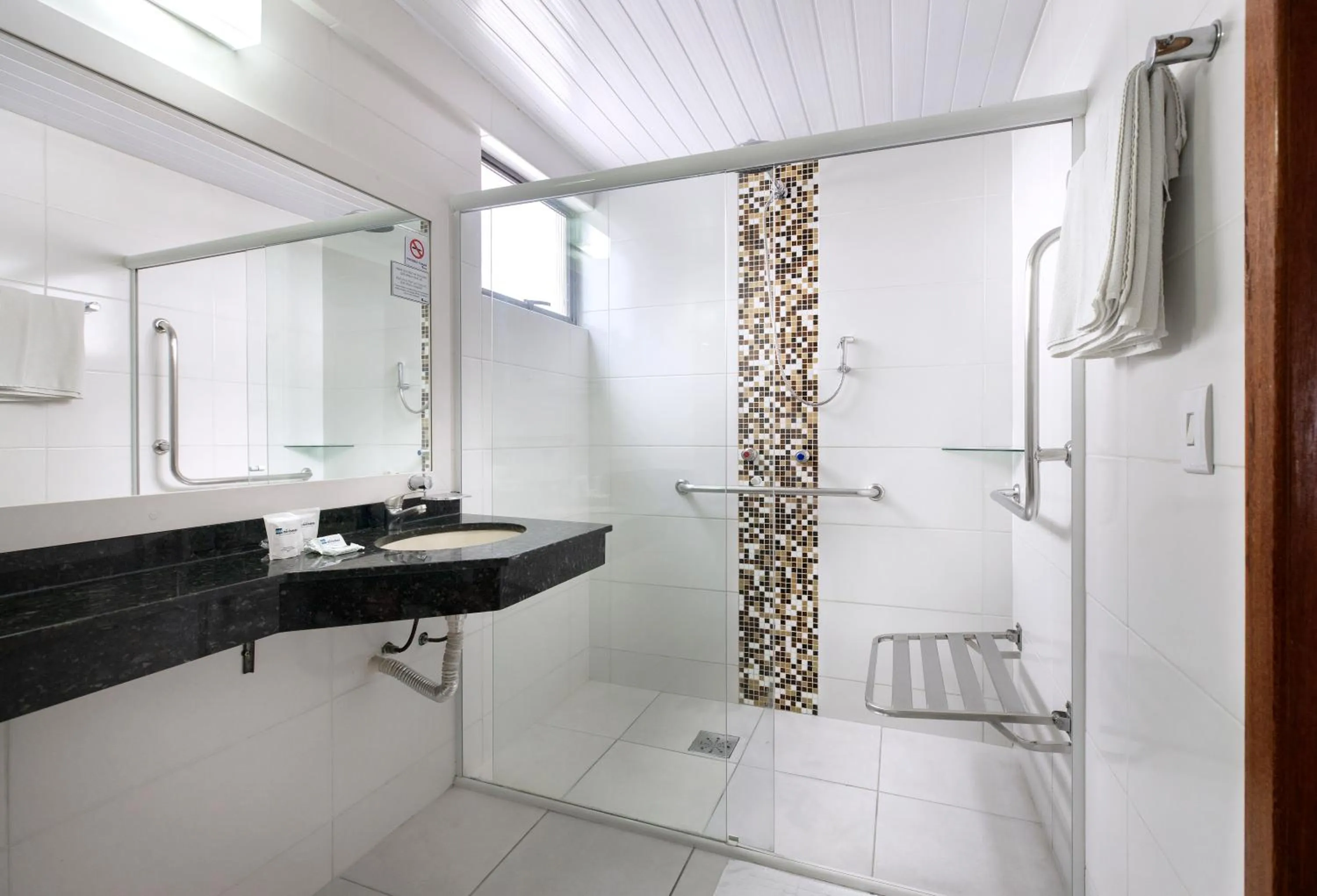 Bathroom in Miramar Hotel