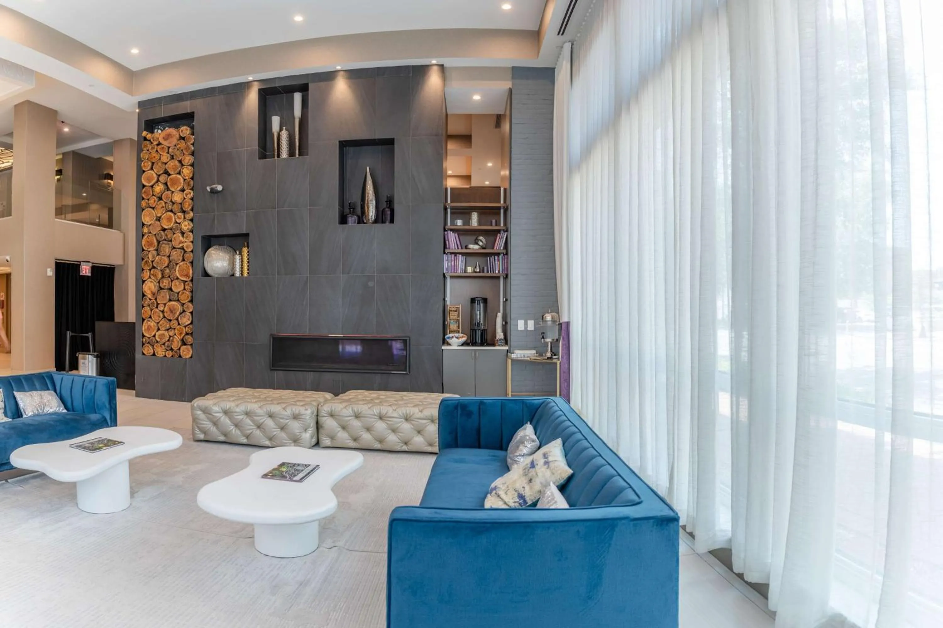 Lobby or reception in TRYP by Wyndham Savannah