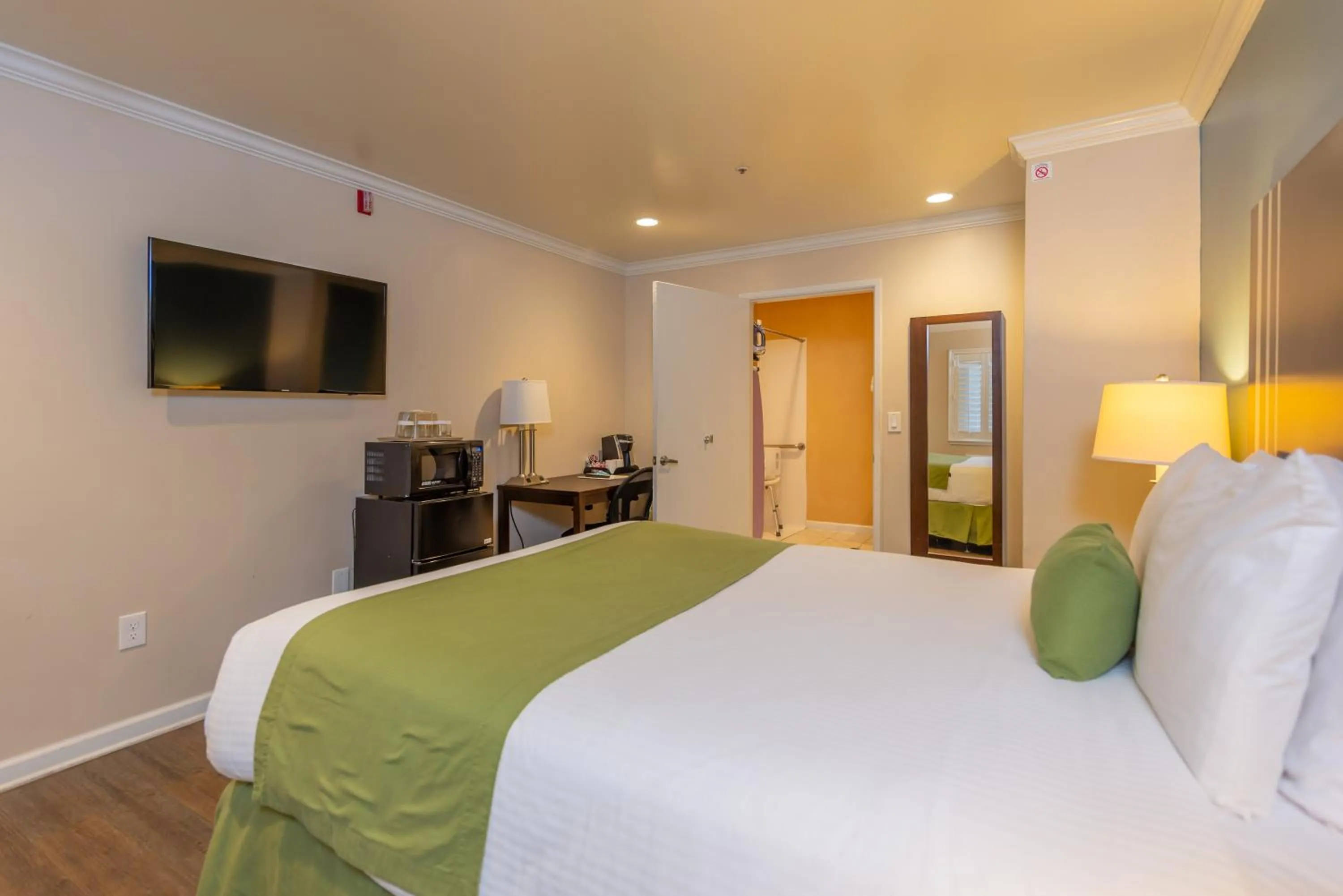 Bed in Ocean Pacific Lodge