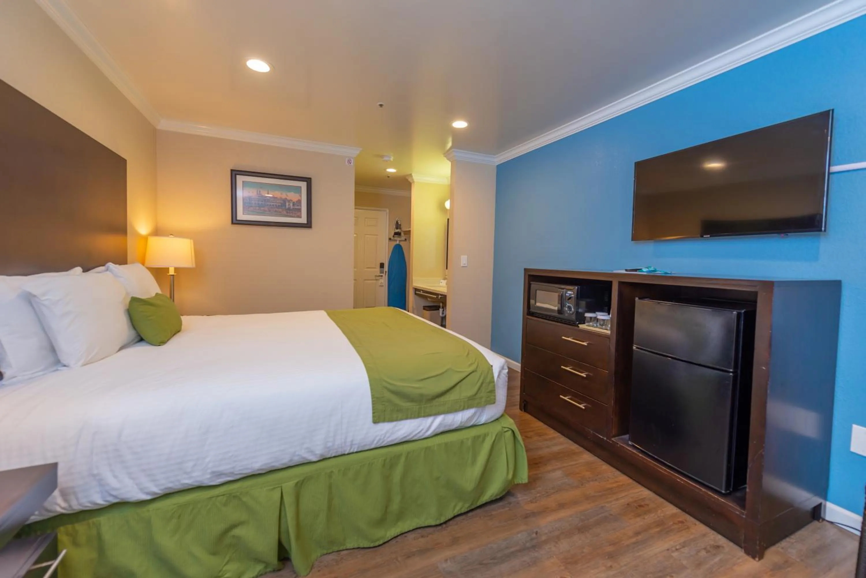 Bed in Ocean Pacific Lodge