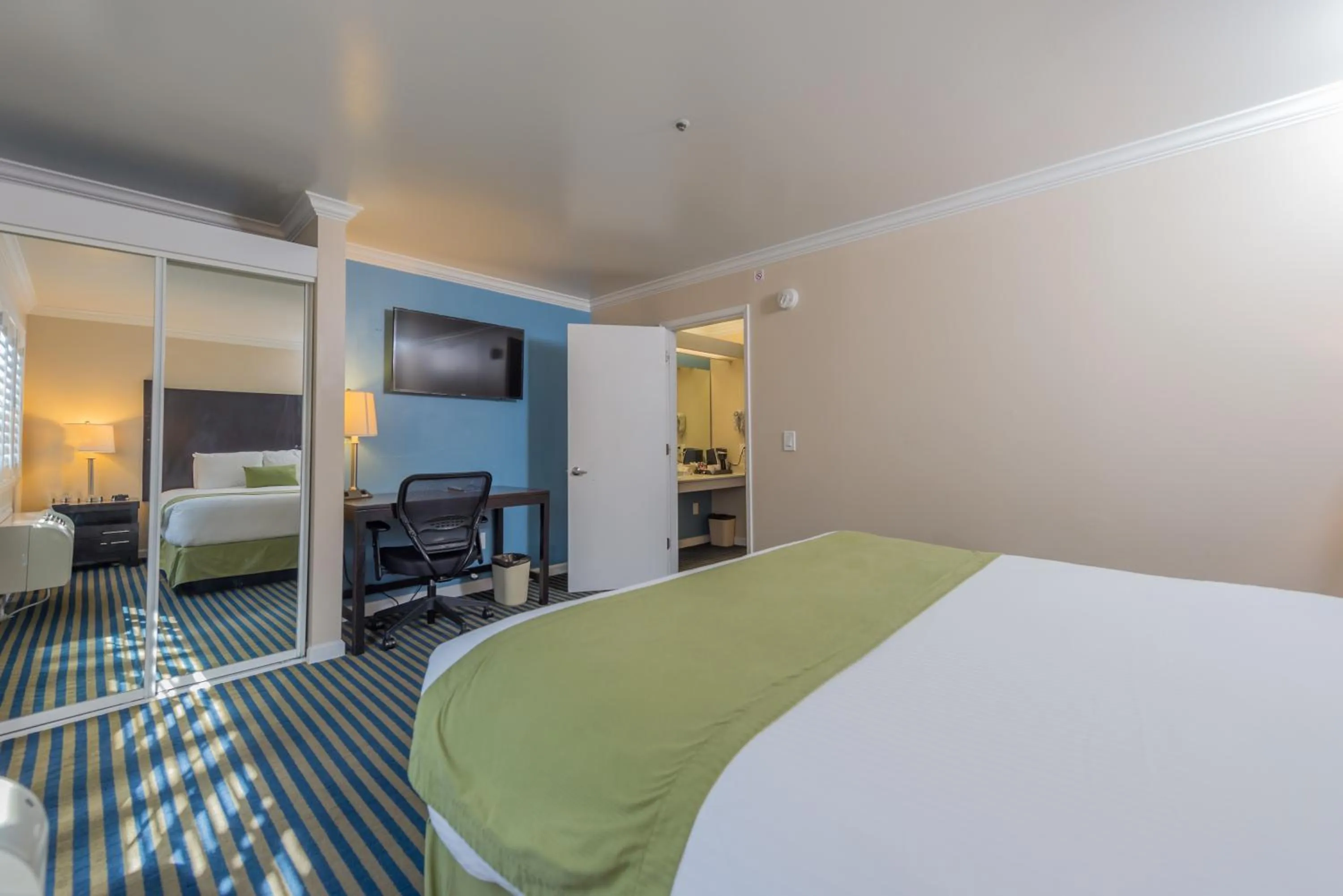 Bed in Ocean Pacific Lodge