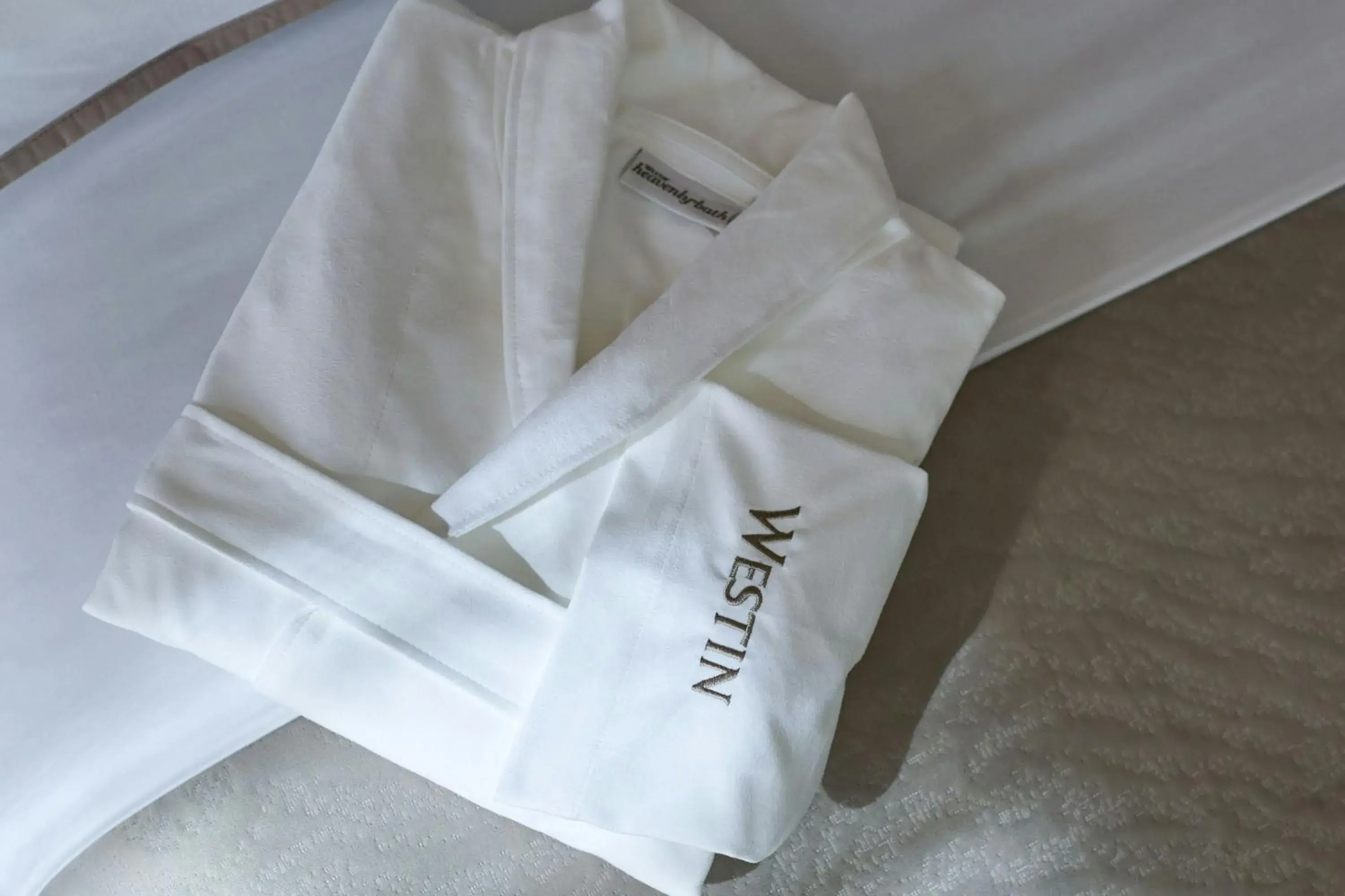 Deluxe King, Guest room, 1 King in The Westin Detroit Metropolitan Airport Deluxe King, Guest room, 1 King in The Westin Detroit Metropolitan Airport