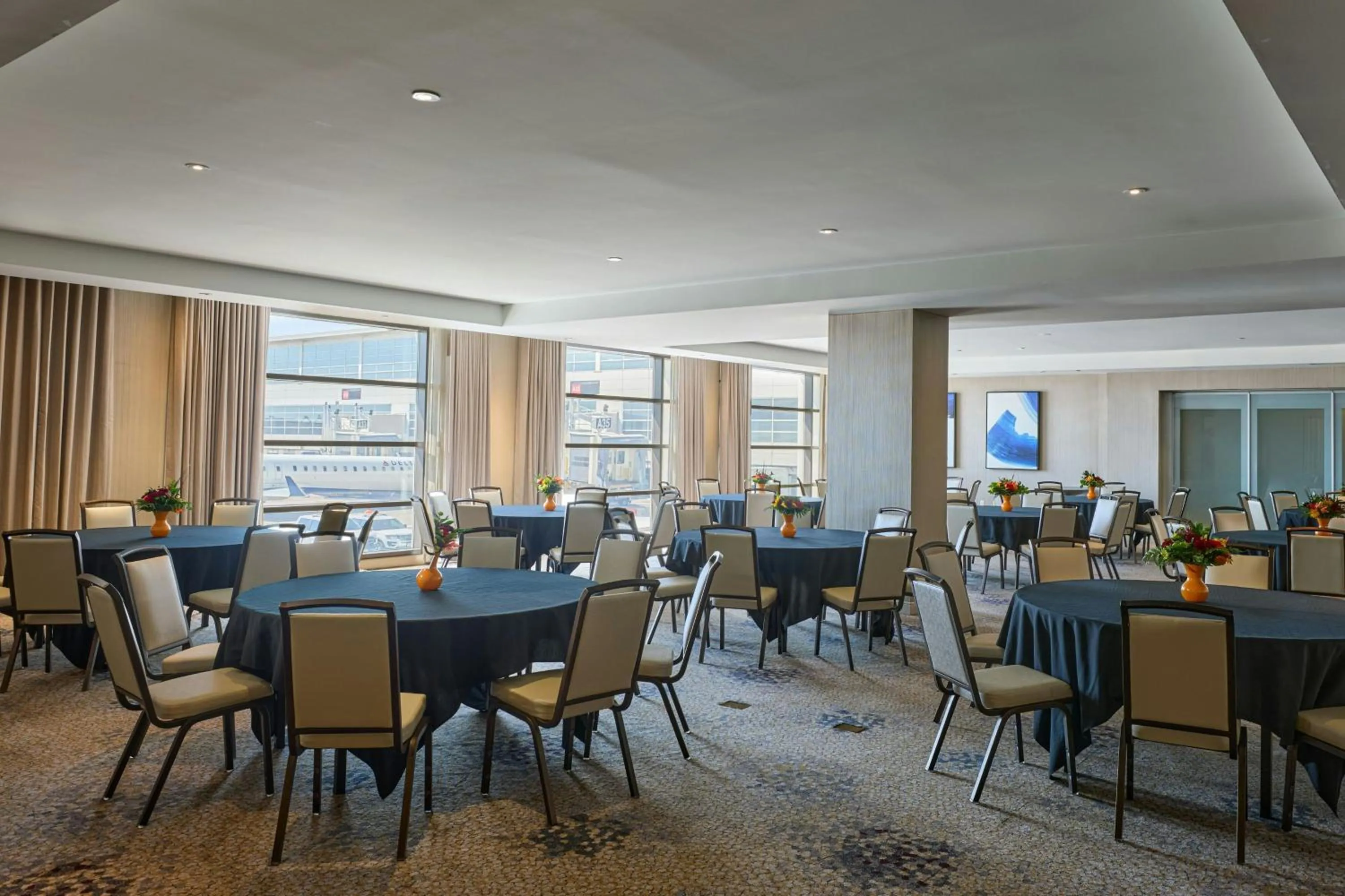 Meeting/conference room in The Westin Detroit Metropolitan Airport