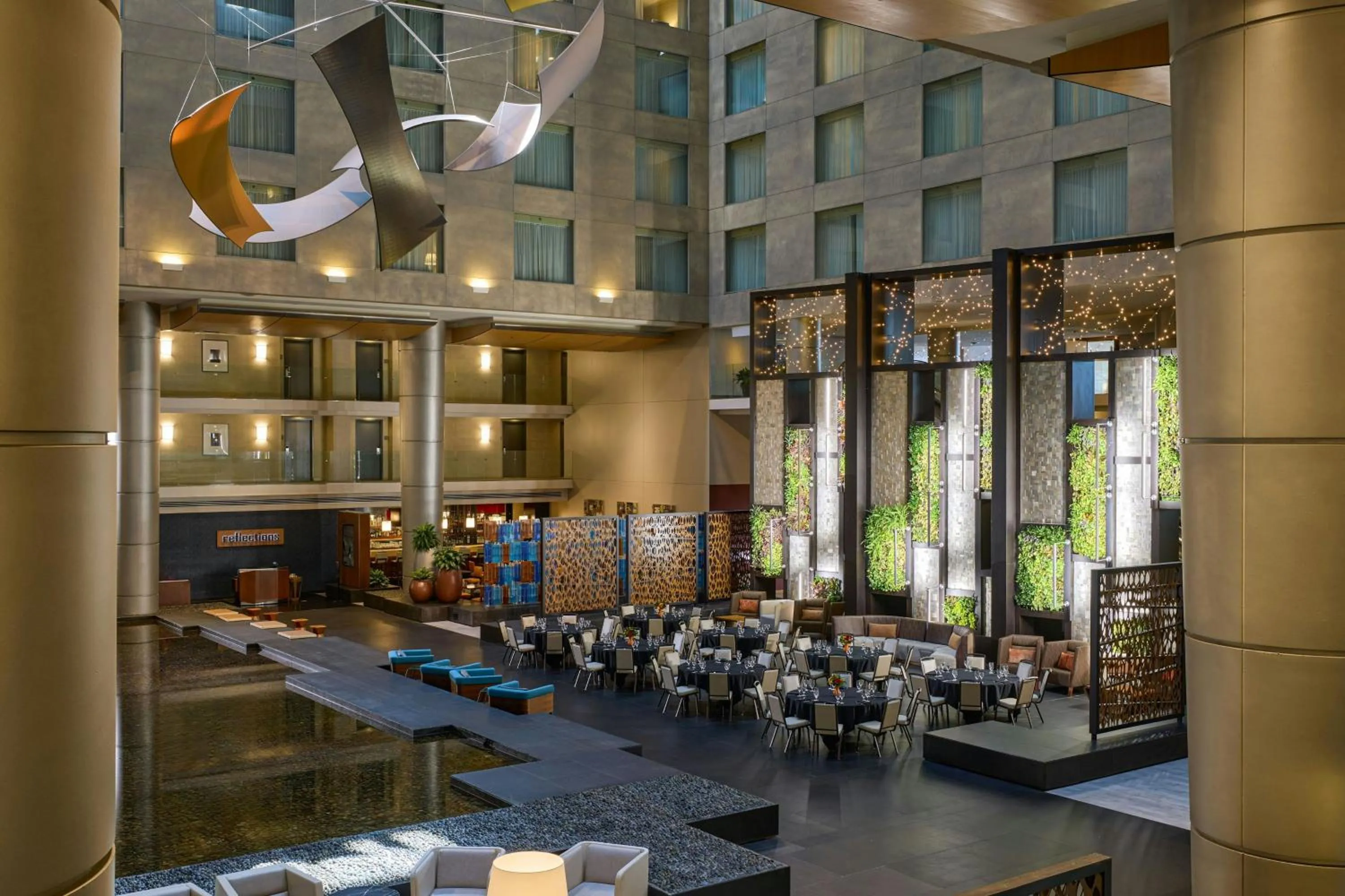 Meeting/conference room in The Westin Detroit Metropolitan Airport