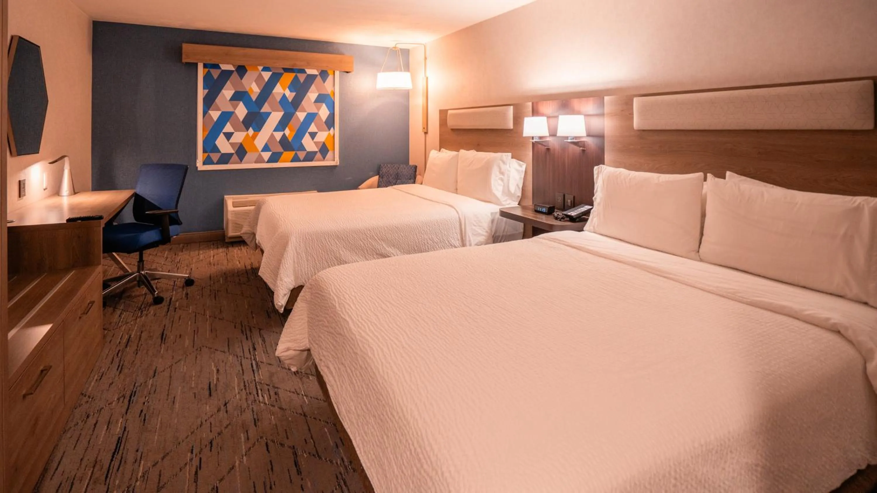 Photo of the whole room, Bed in Holiday Inn Express Hotel & Suites CD. Juarez - Las Misiones by IHG