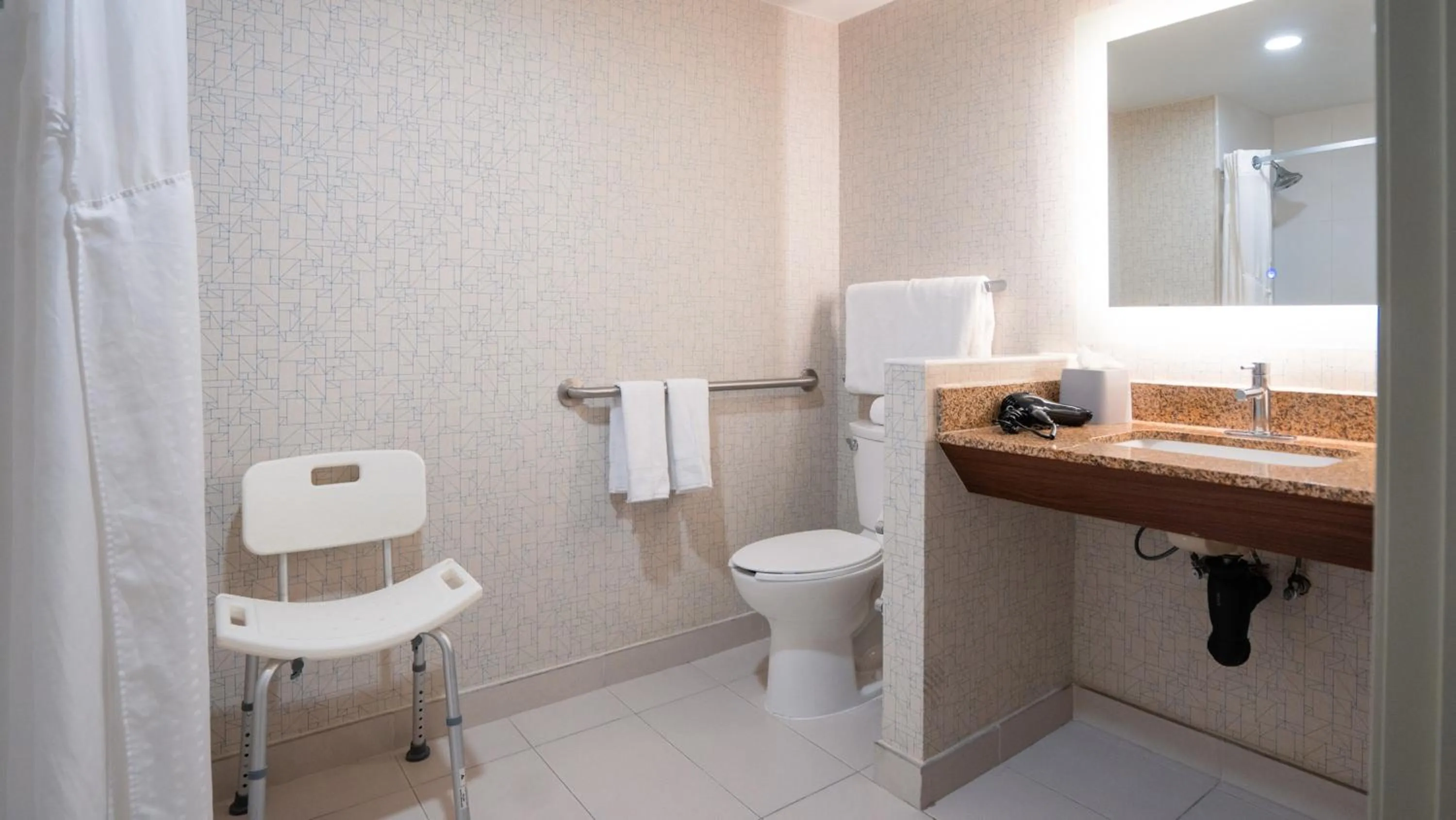 Bathroom in Holiday Inn Express Hotel & Suites CD. Juarez - Las Misiones by IHG