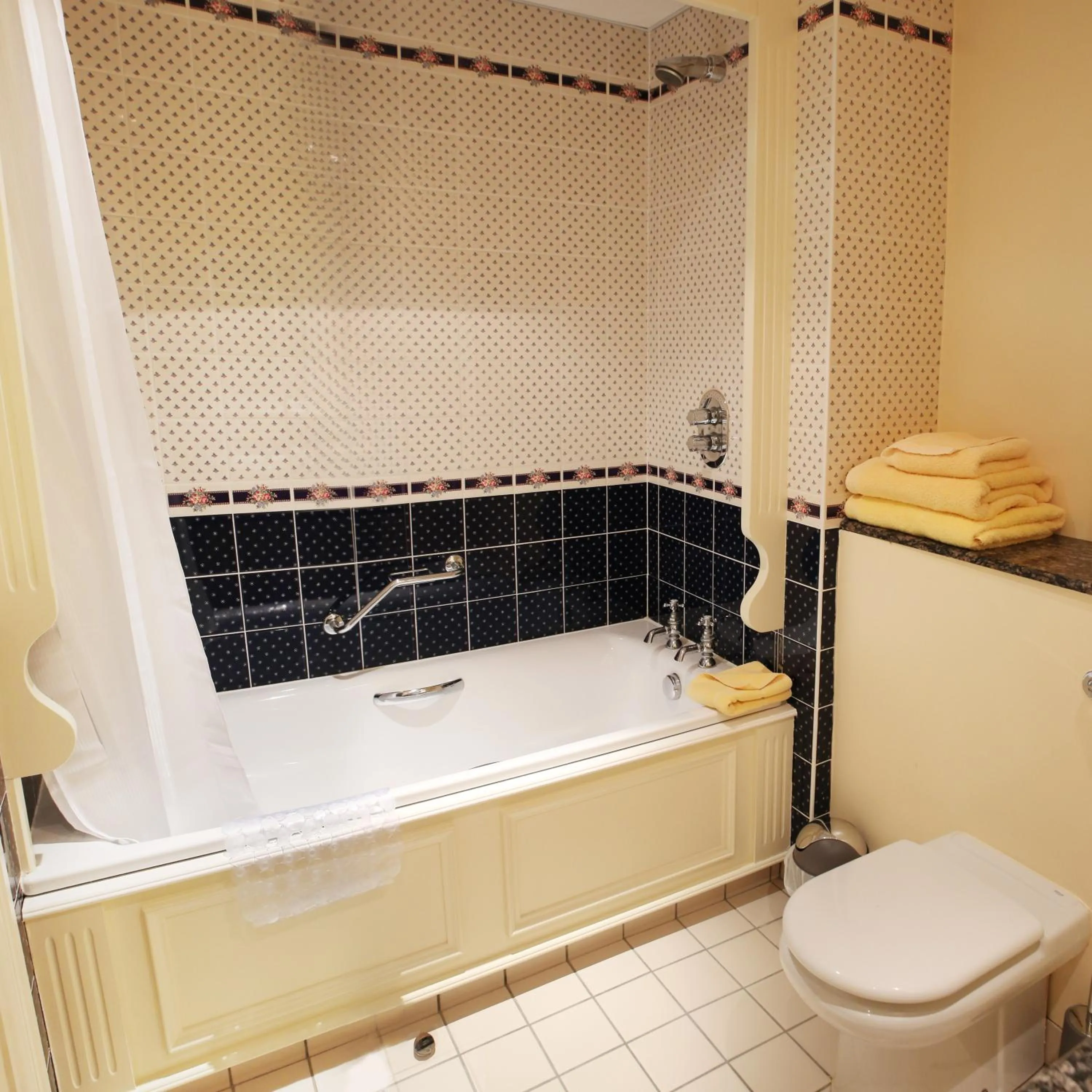 Toilet in Reddans of Bettystown Luxury Bed & Breakfast, Restaurant and Bar