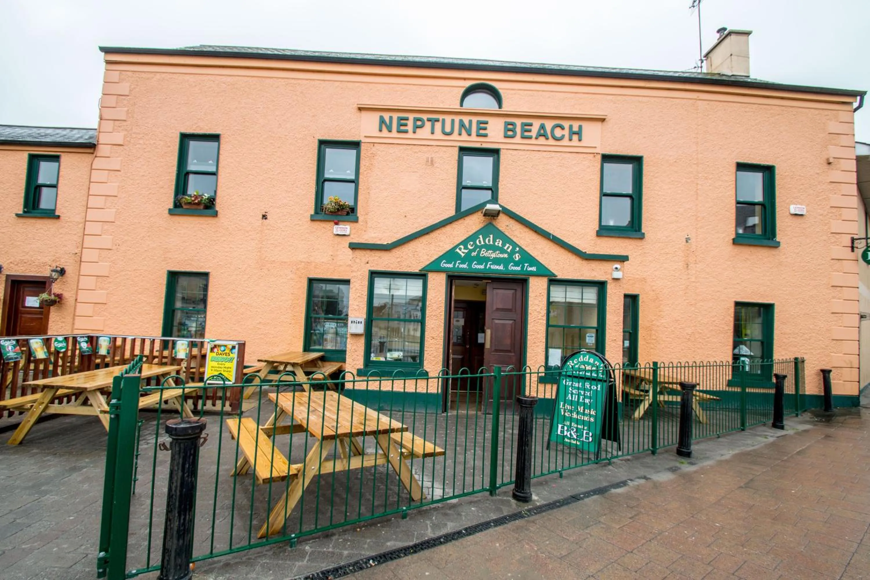 Property building in Reddans of Bettystown Luxury Bed & Breakfast, Restaurant and Bar