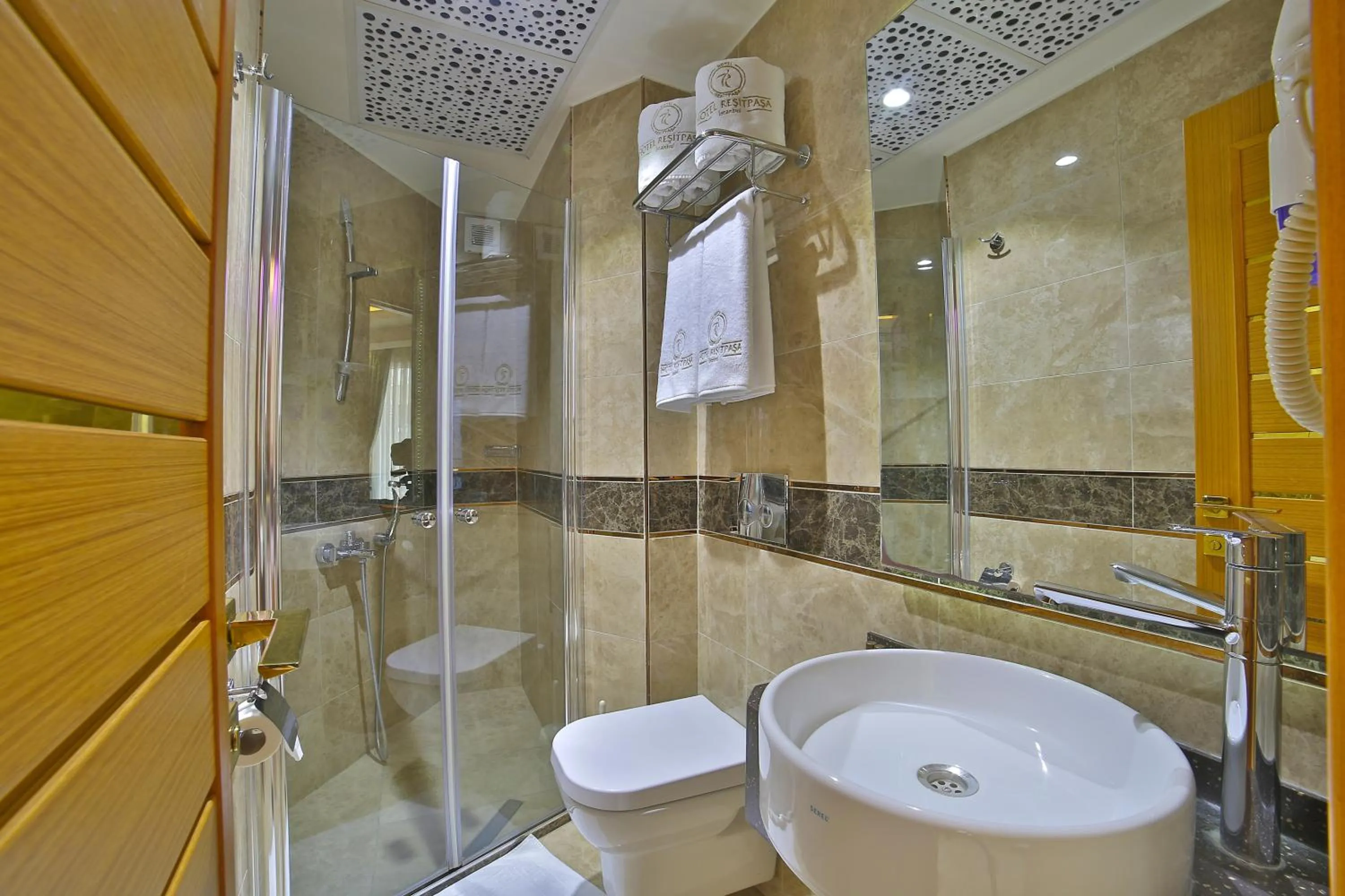Bathroom in Hotel Resitpasa Istanbul