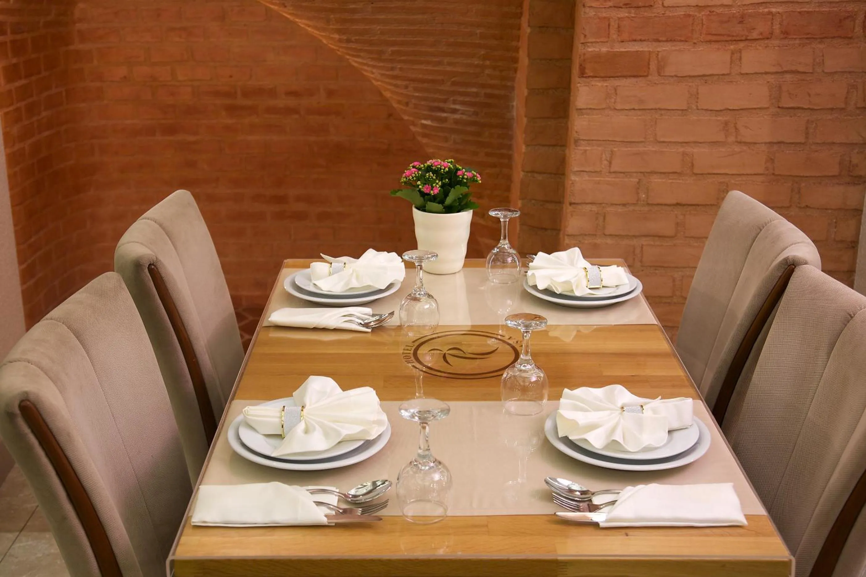 Restaurant/places to eat in Hotel Resitpasa Istanbul