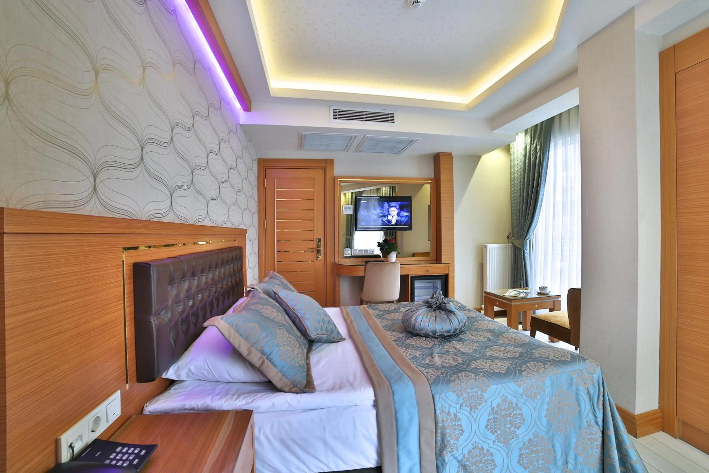 Bed in Hotel Resitpasa Istanbul