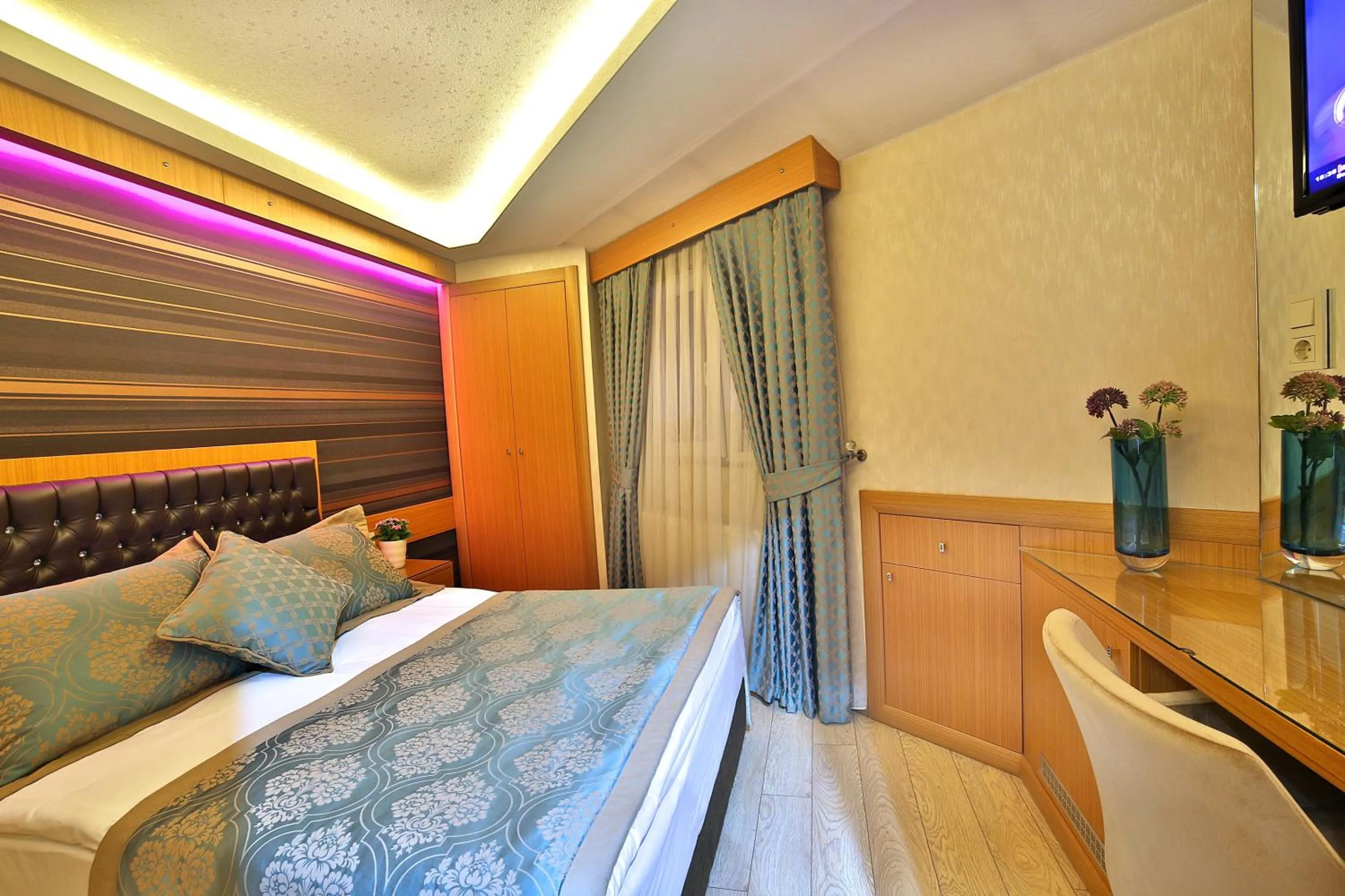 Bed in Hotel Resitpasa Istanbul