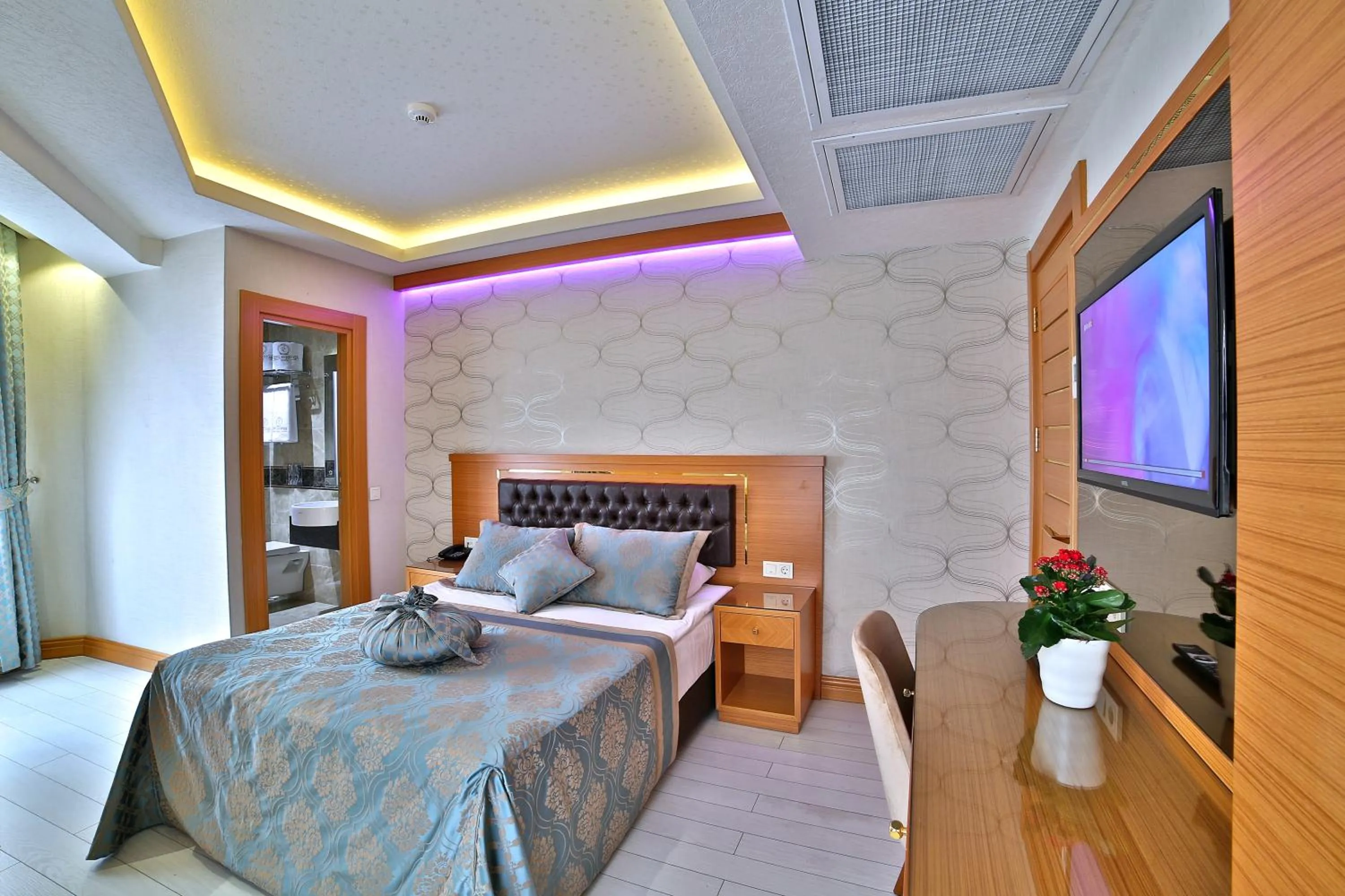 Bed in Hotel Resitpasa Istanbul