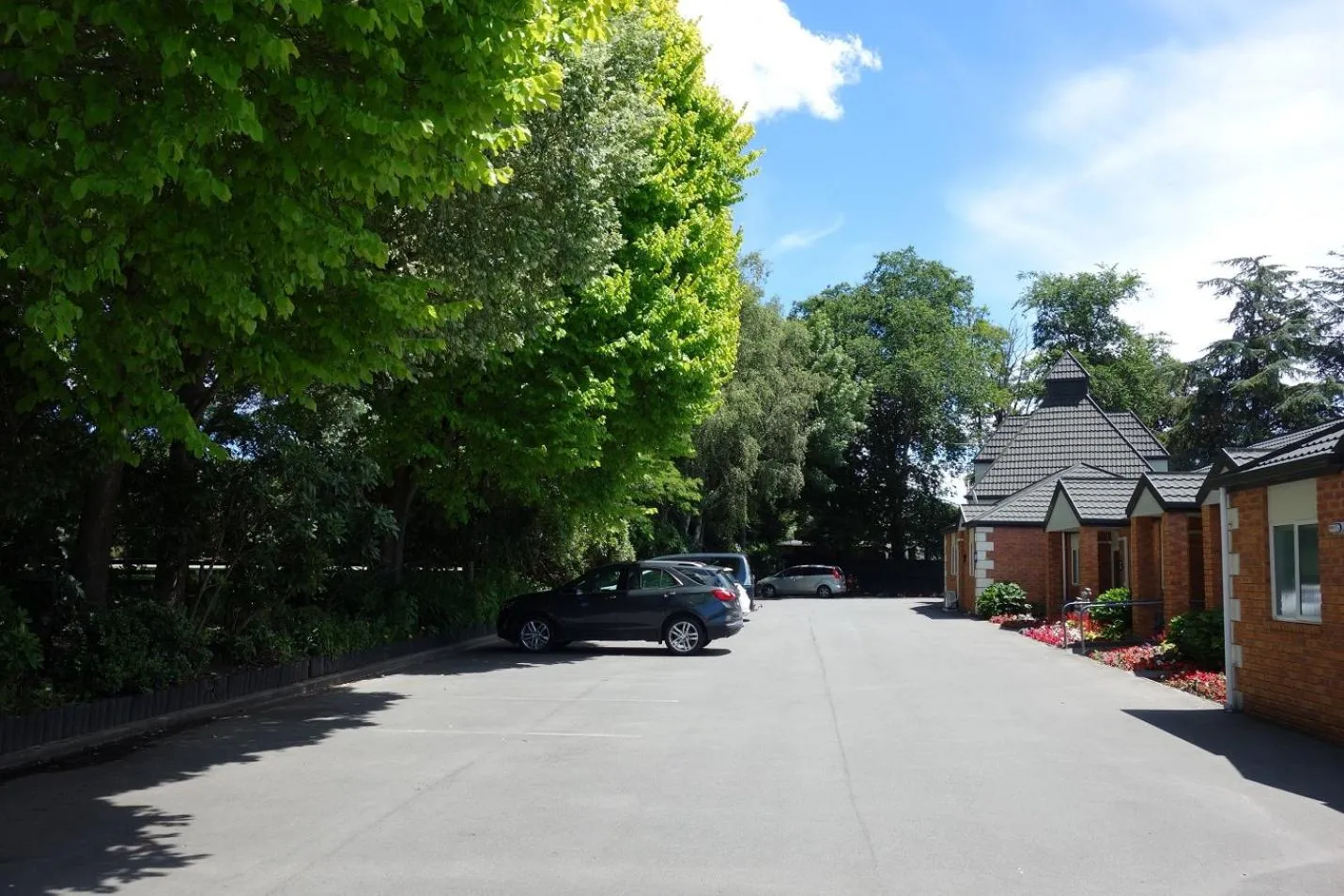 Parking in Northwood Motor Lodge