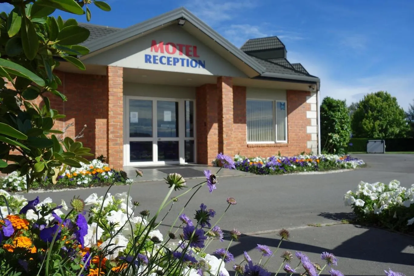 Facade/entrance in Northwood Motor Lodge