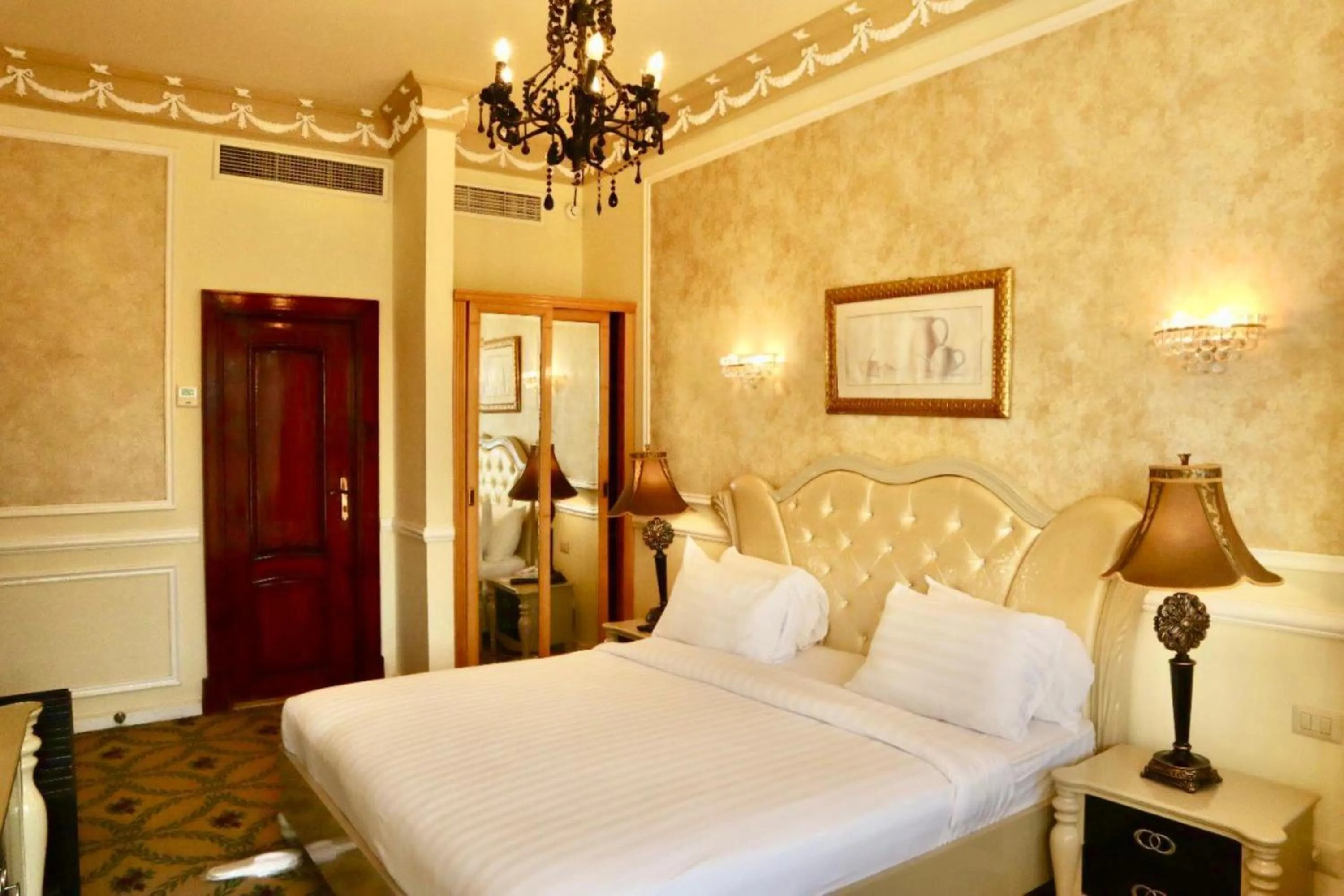 Bedroom, Bed in Paradise Inn Beach Resort