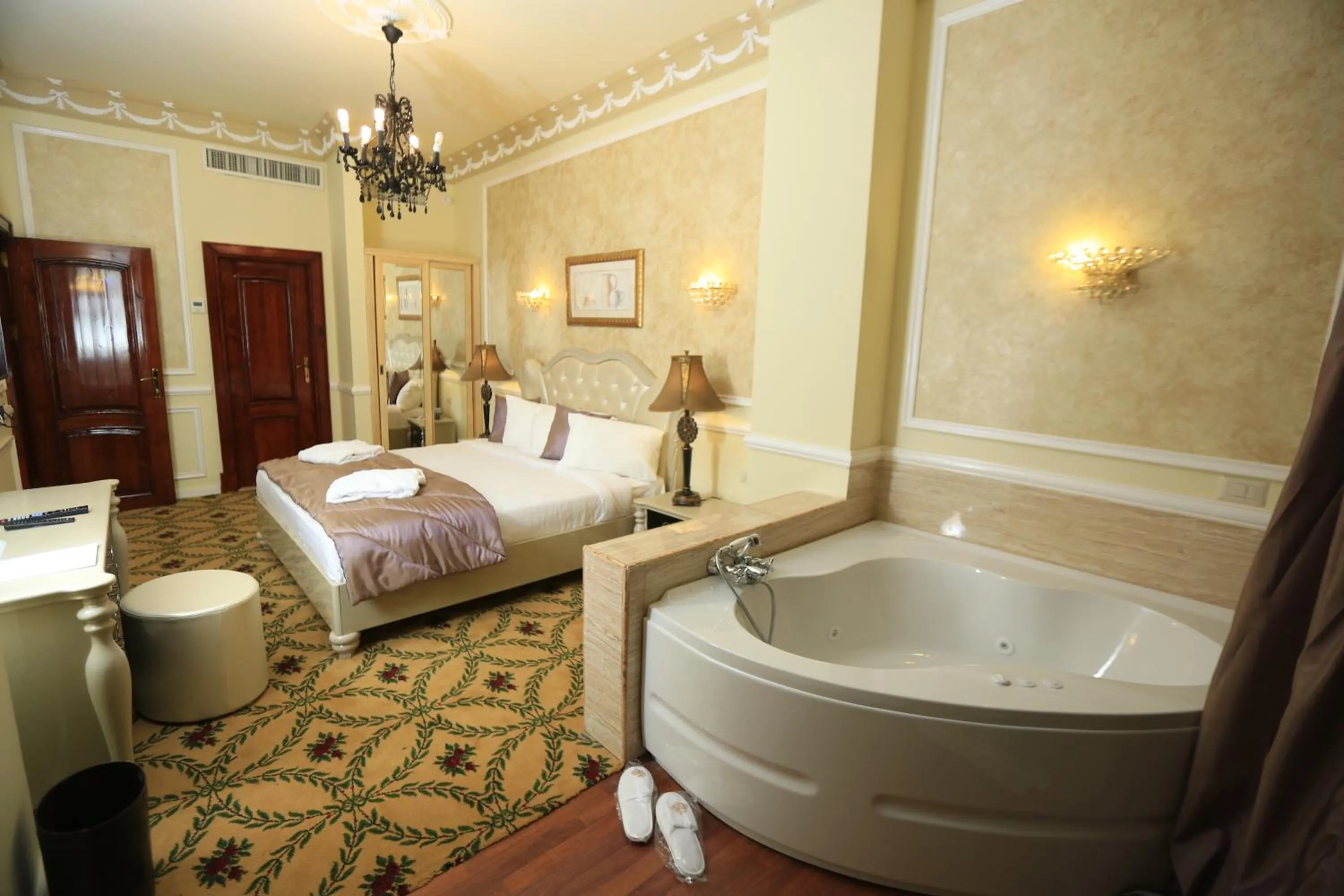 Photo of the whole room, Bed in Paradise Inn Beach Resort