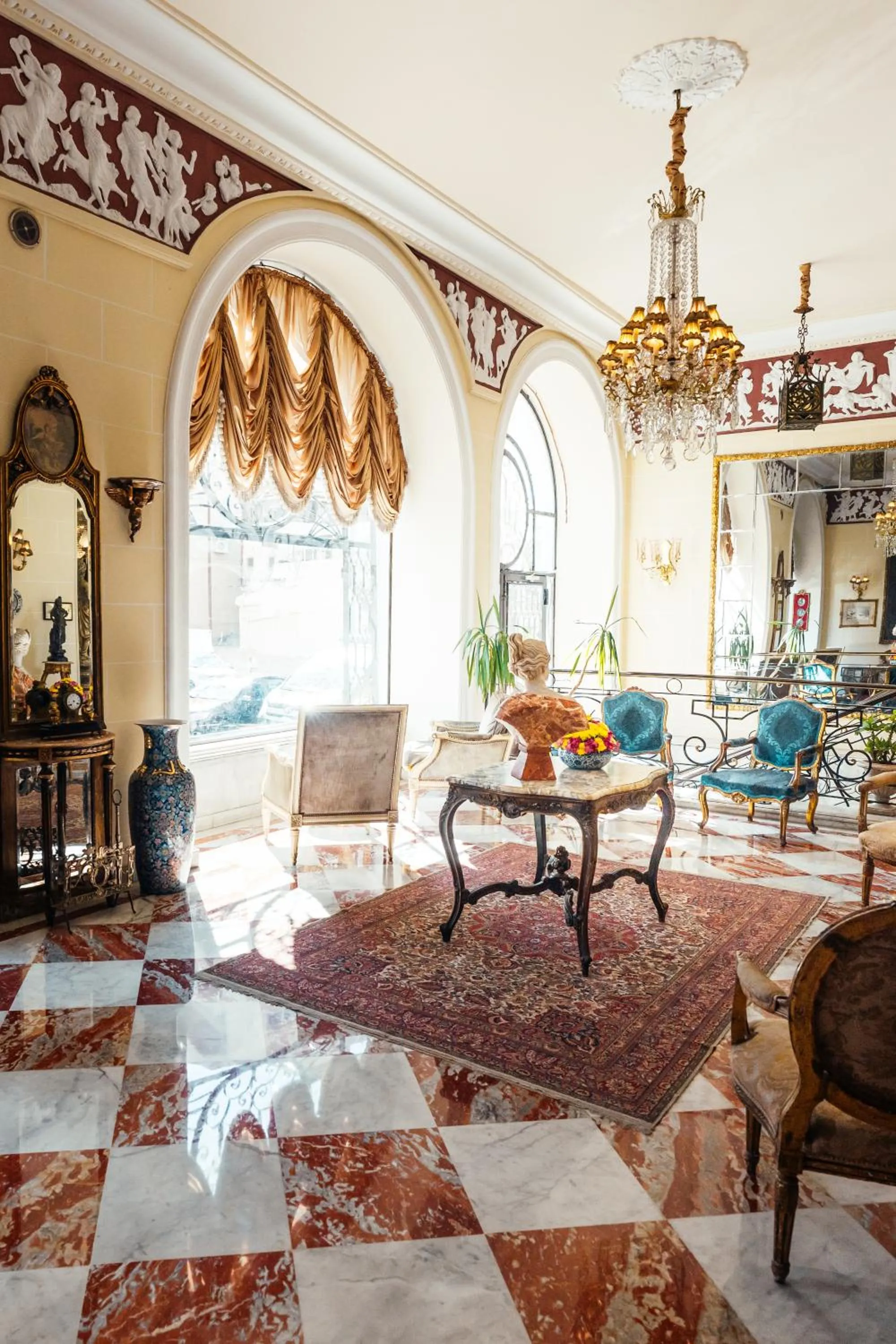Seating area in Le Metropole Luxury Heritage Hotel Since 1902 by Paradise Inn Group