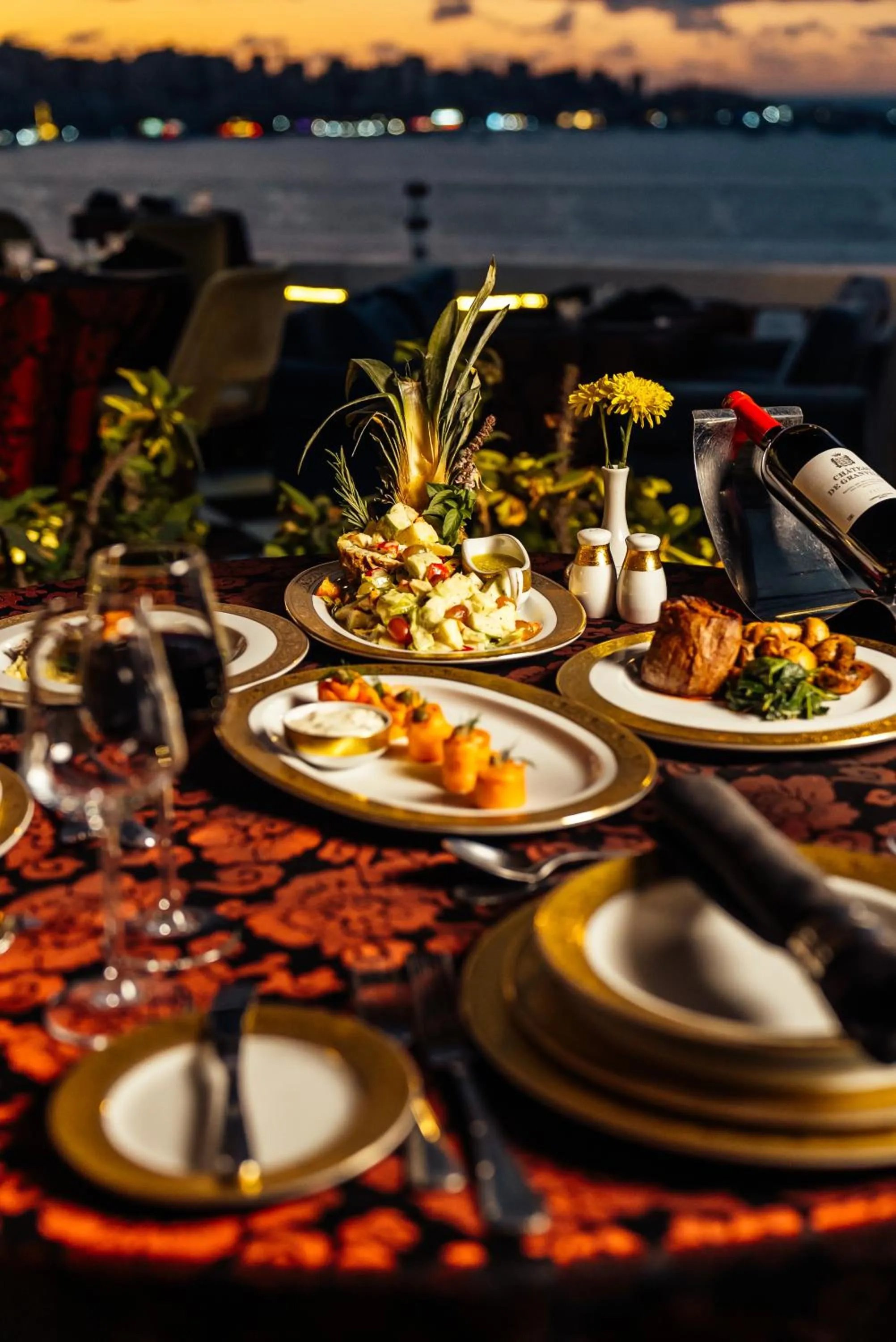 Food and drinks in Le Metropole Luxury Heritage Hotel Since 1902 by Paradise Inn Group