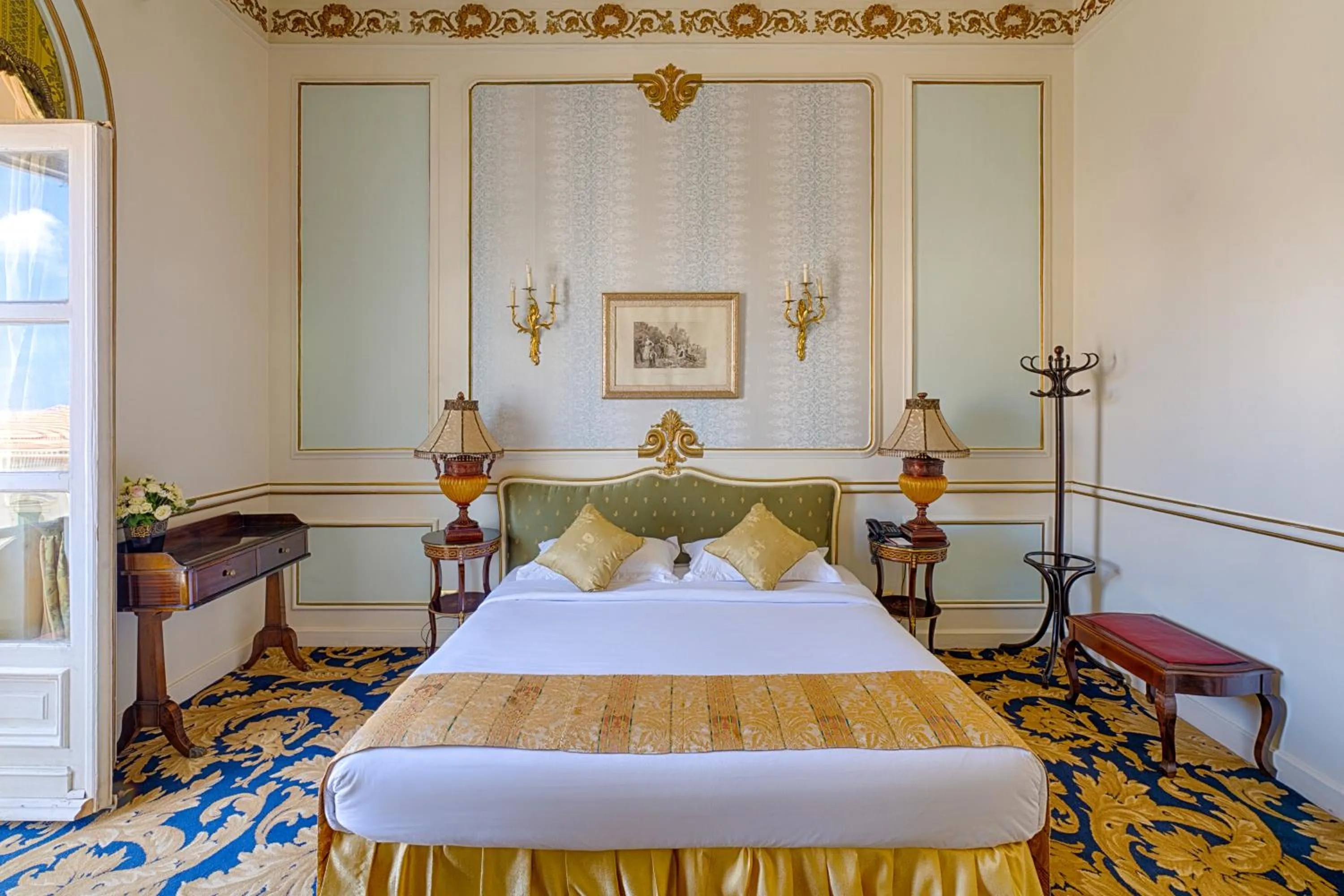 Photo of the whole room, Bed in Le Metropole Luxury Heritage Hotel Since 1902 by Paradise Inn Group